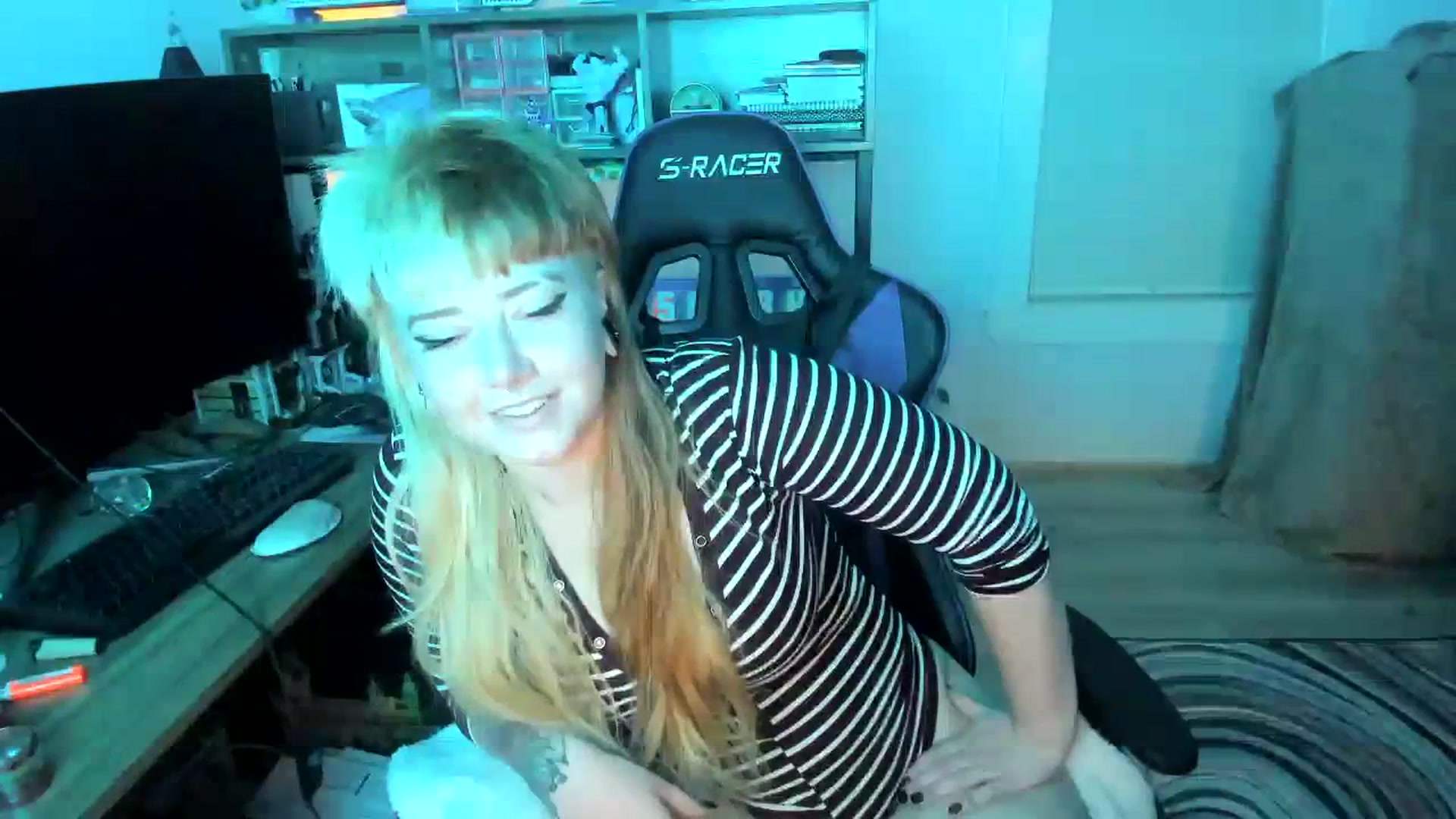 Gallery image thumbnail from SkylarShark's myfreecams stream on, 11/25/2023, 22:24 image 18 of 20