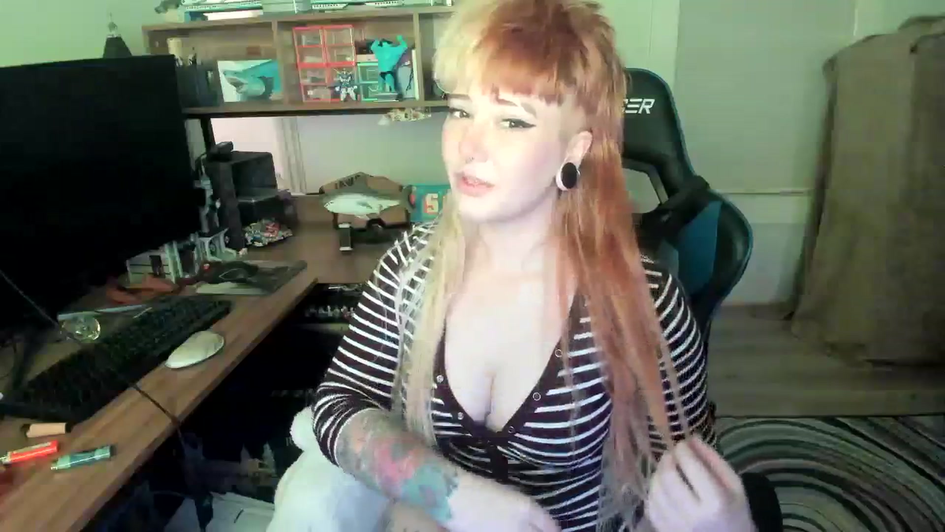 Gallery image thumbnail from SkylarShark's myfreecams stream on, 11/25/2023, 22:24 image 4 of 20