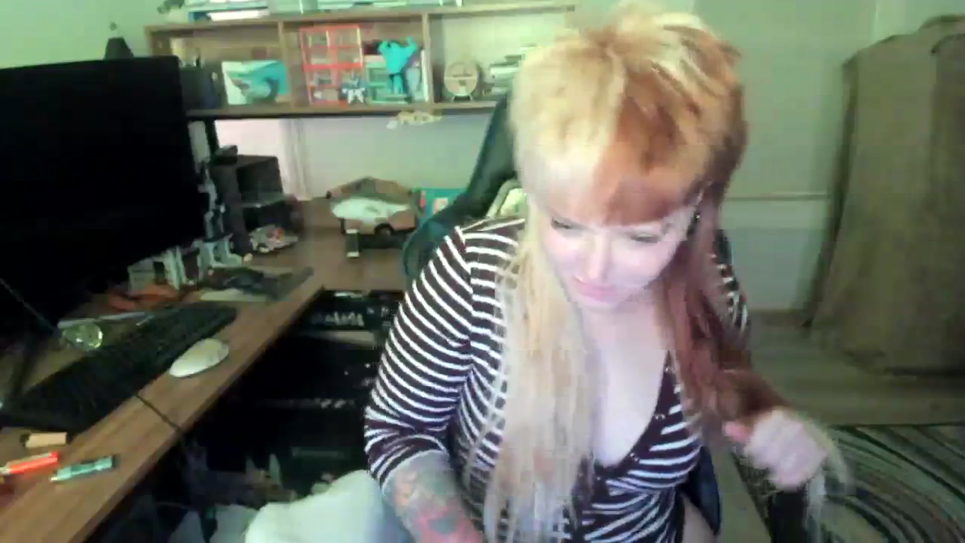 Gallery image thumbnail from SkylarShark's myfreecams stream on, 11/25/2023, 22:24 image 9 of 20
