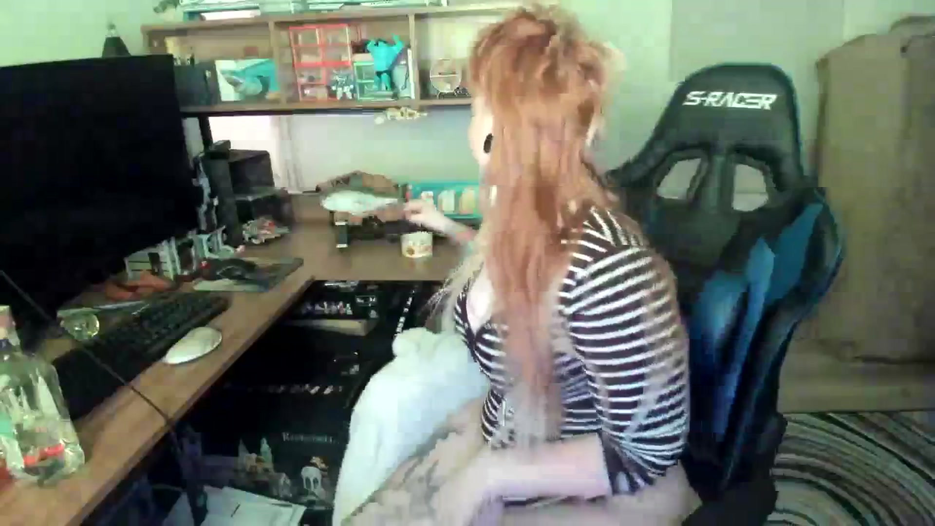 Gallery image thumbnail from SkylarShark's myfreecams stream on, 11/25/2023, 22:24 image 3 of 20