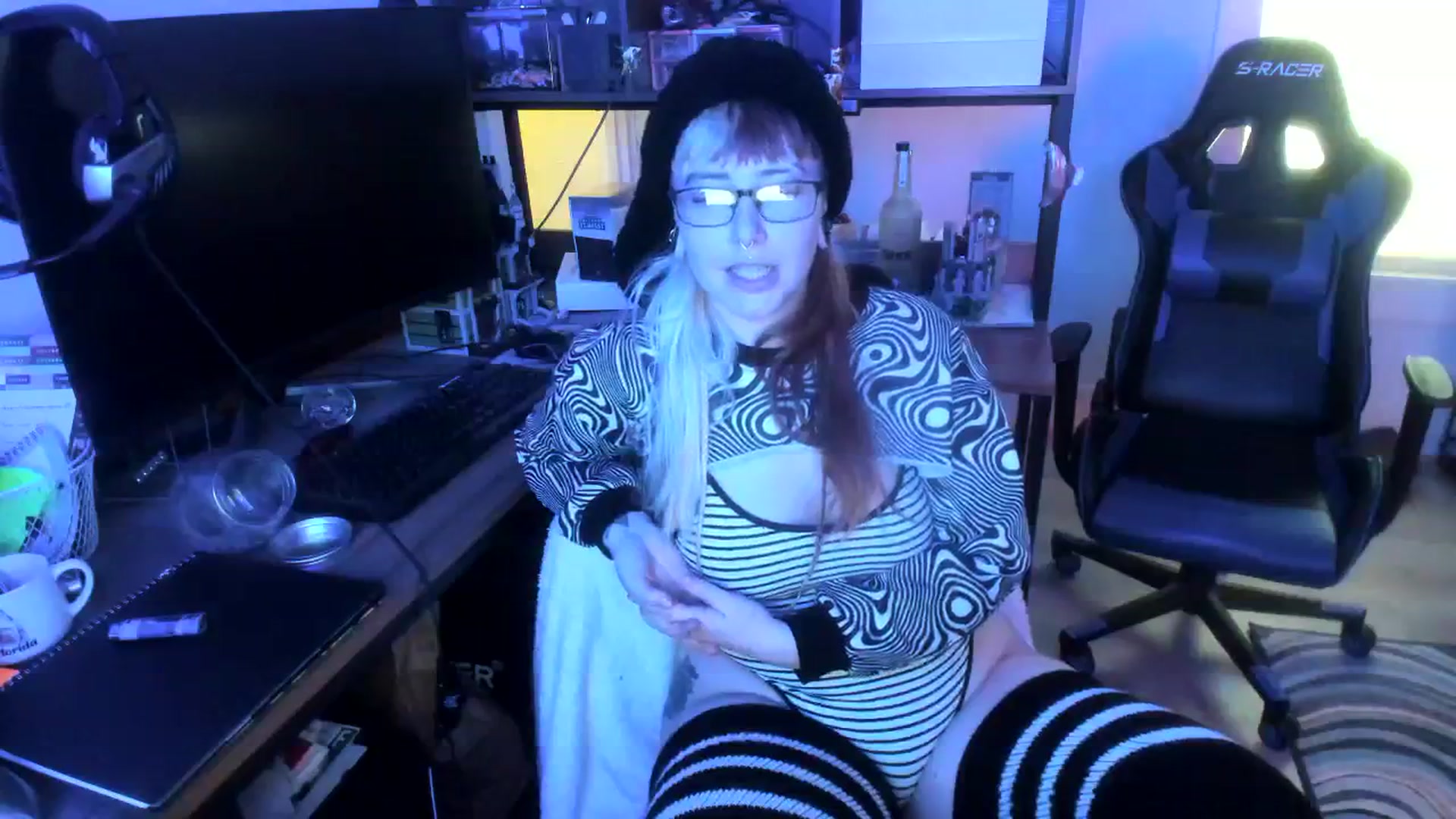 Gallery image thumbnail from SkylarShark's myfreecams stream on, 03/29/2024, 16:44 image 18 of 20