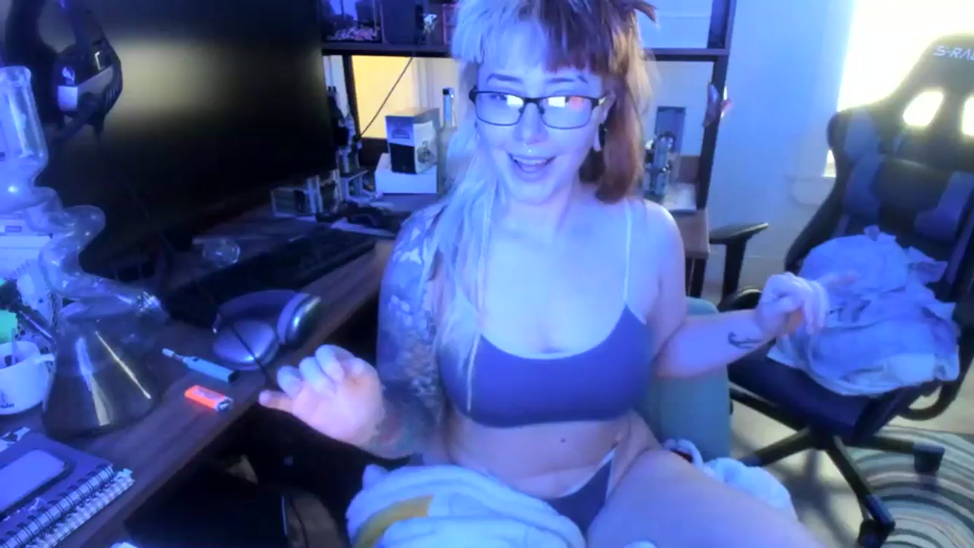 Gallery image thumbnail from SkylarShark's myfreecams stream on, 04/07/2024, 17:21 image 17 of 20