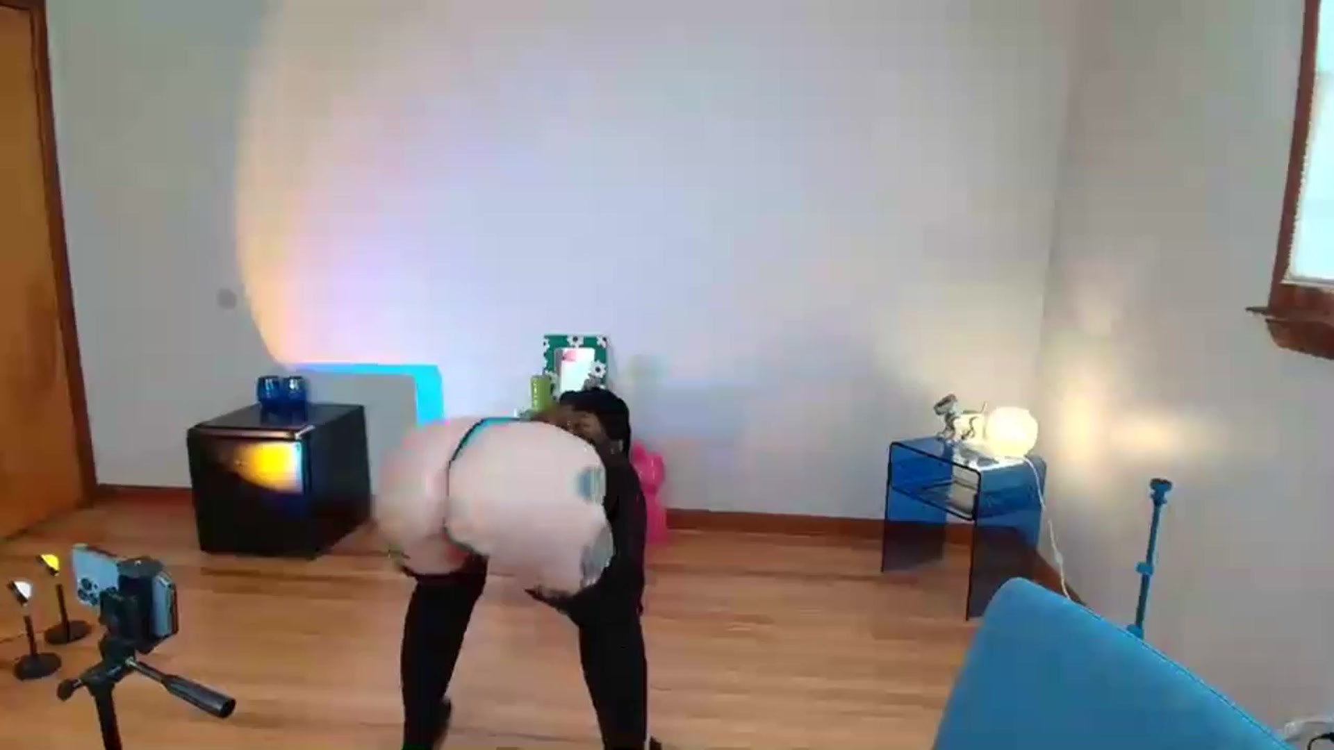 Gallery image thumbnail from SkylarShark's myfreecams stream on, 02/10/2025, 19:01 image 1 of 20