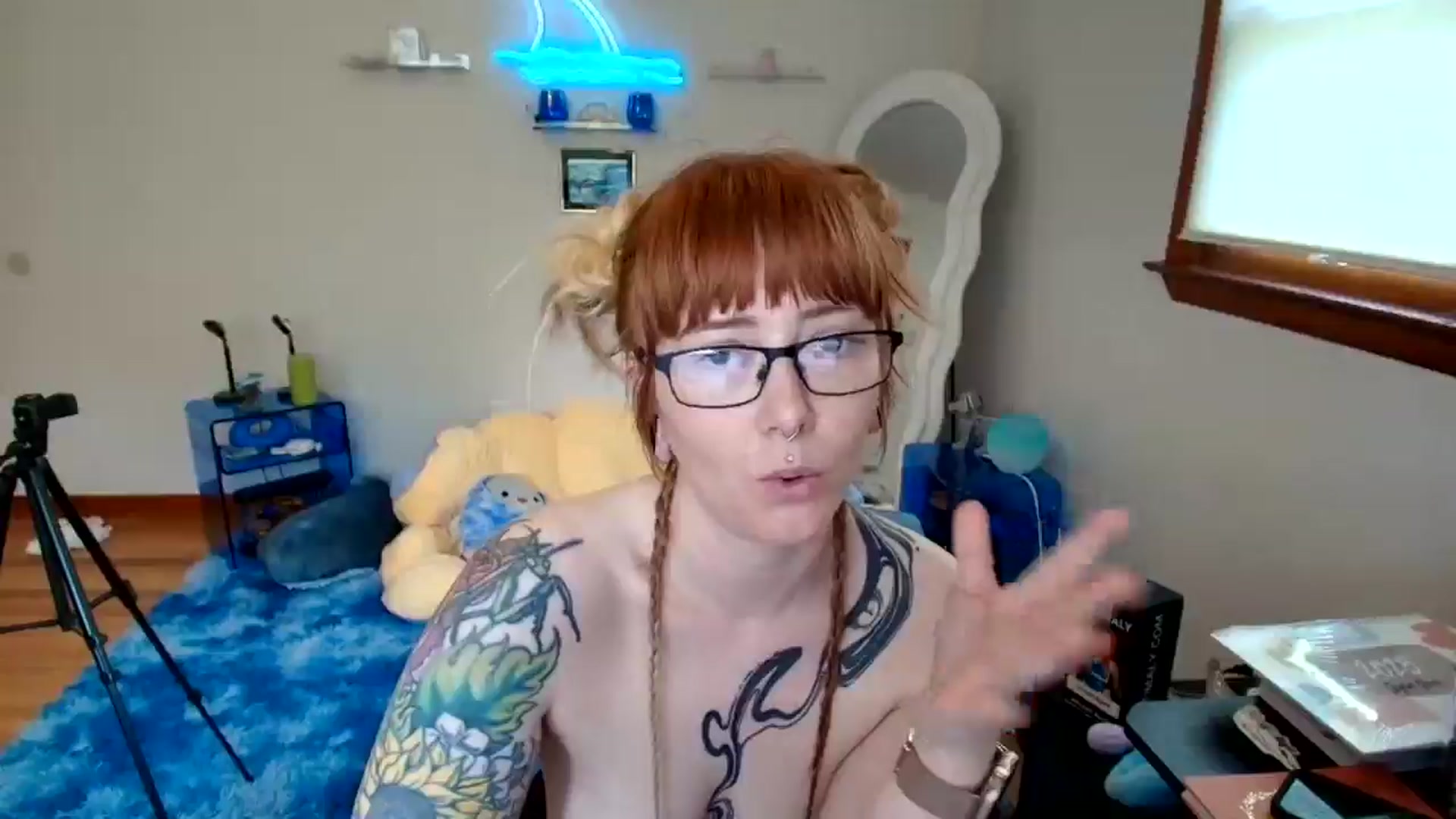Gallery image thumbnail from SkylarShark's myfreecams stream on, 04/22/2025, 16:13 image 18 of 20