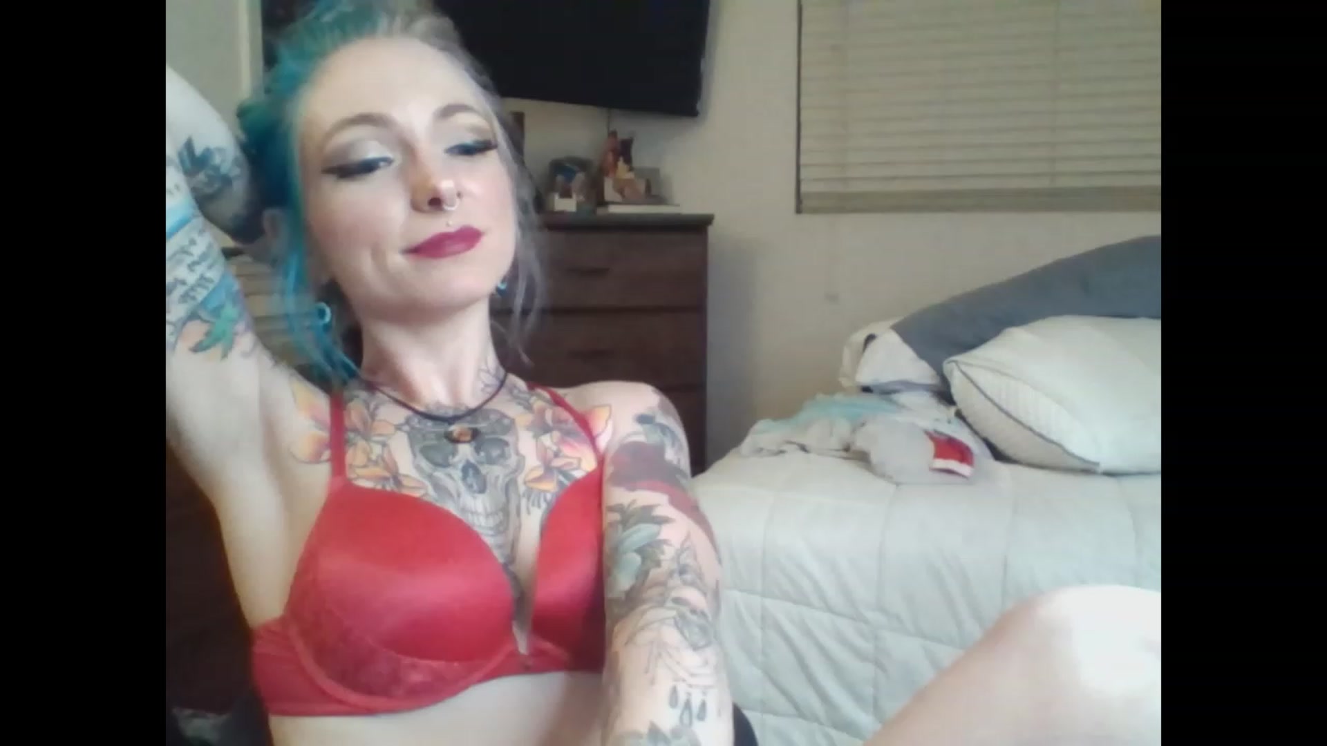 Gallery image thumbnail from SkylerGreigh's myfreecams stream on, 02/06/2023, 08:31 image 17 of 20