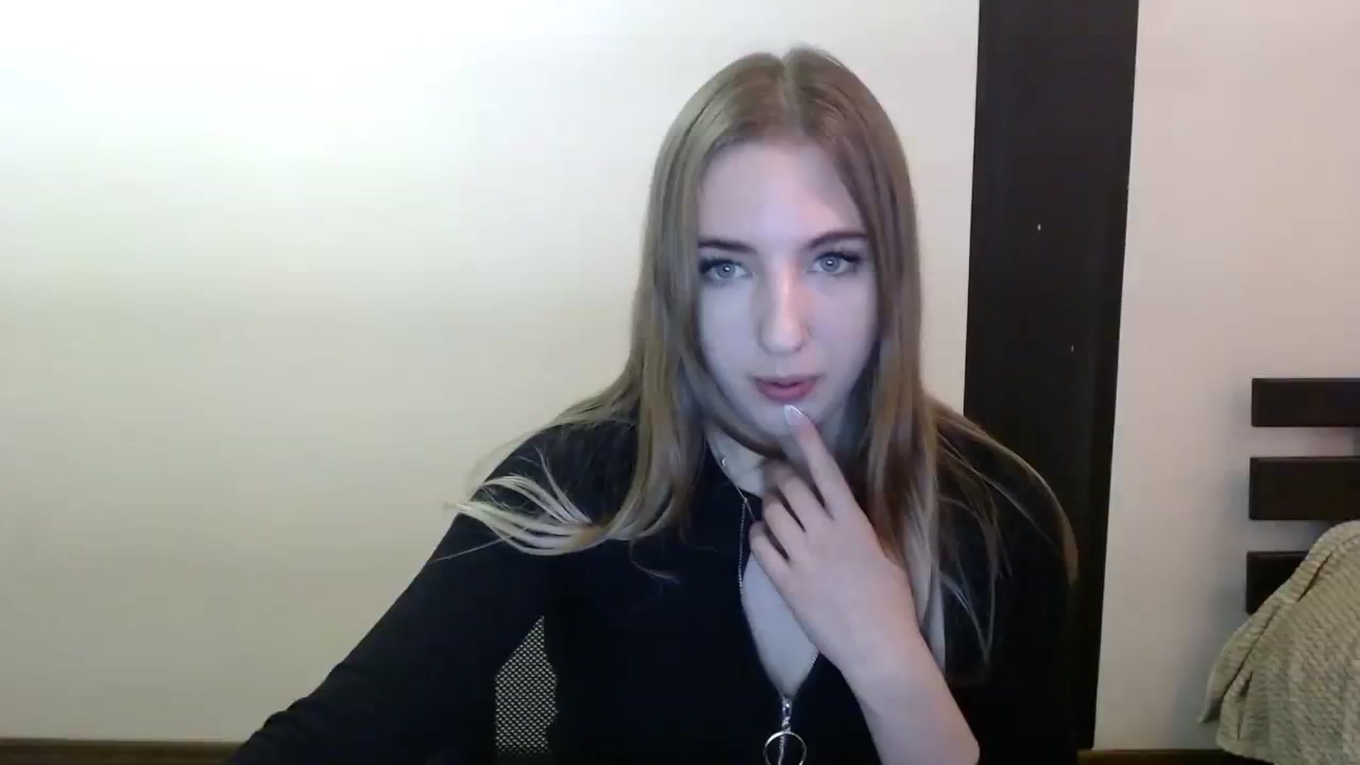 Gallery image thumbnail from Skyyyy's myfreecams stream on, 03/23/2024, 19:07 image 7 of 20