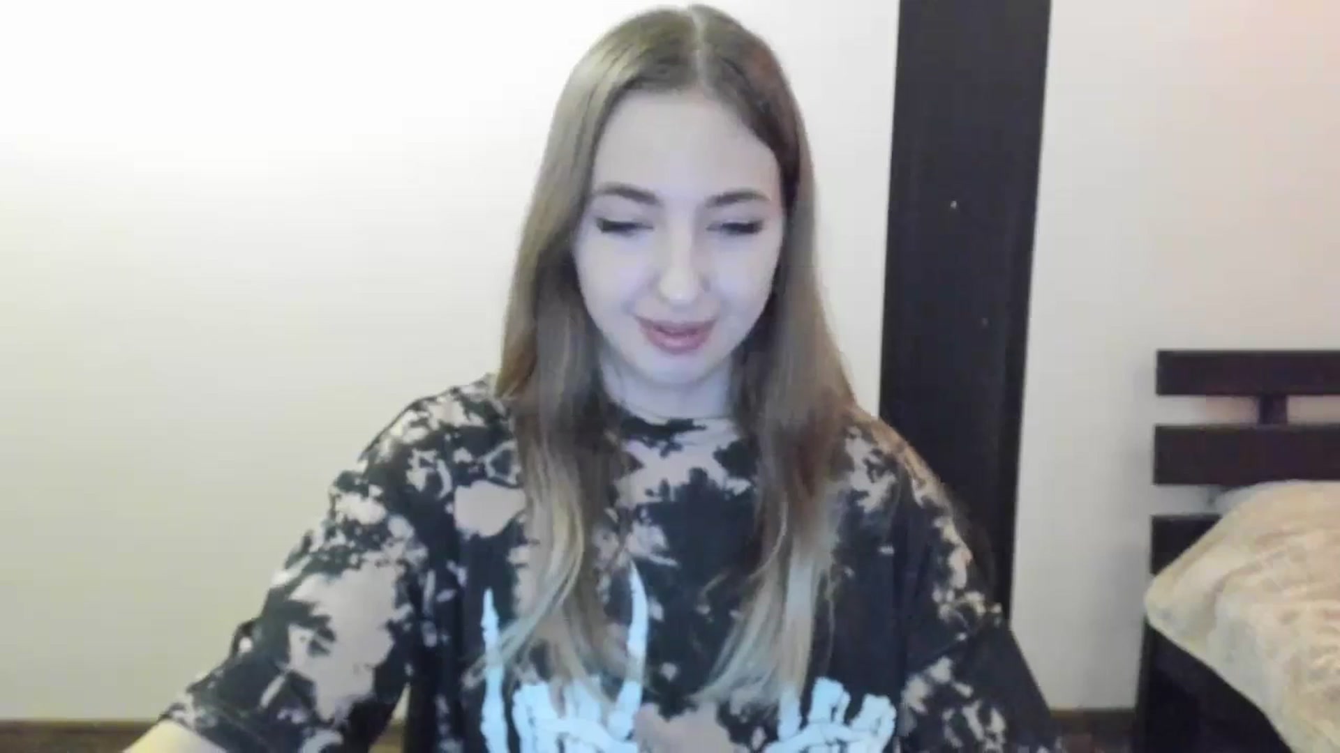 Gallery image thumbnail from Skyyyy's myfreecams stream on, 04/06/2024, 17:49 image 10 of 20