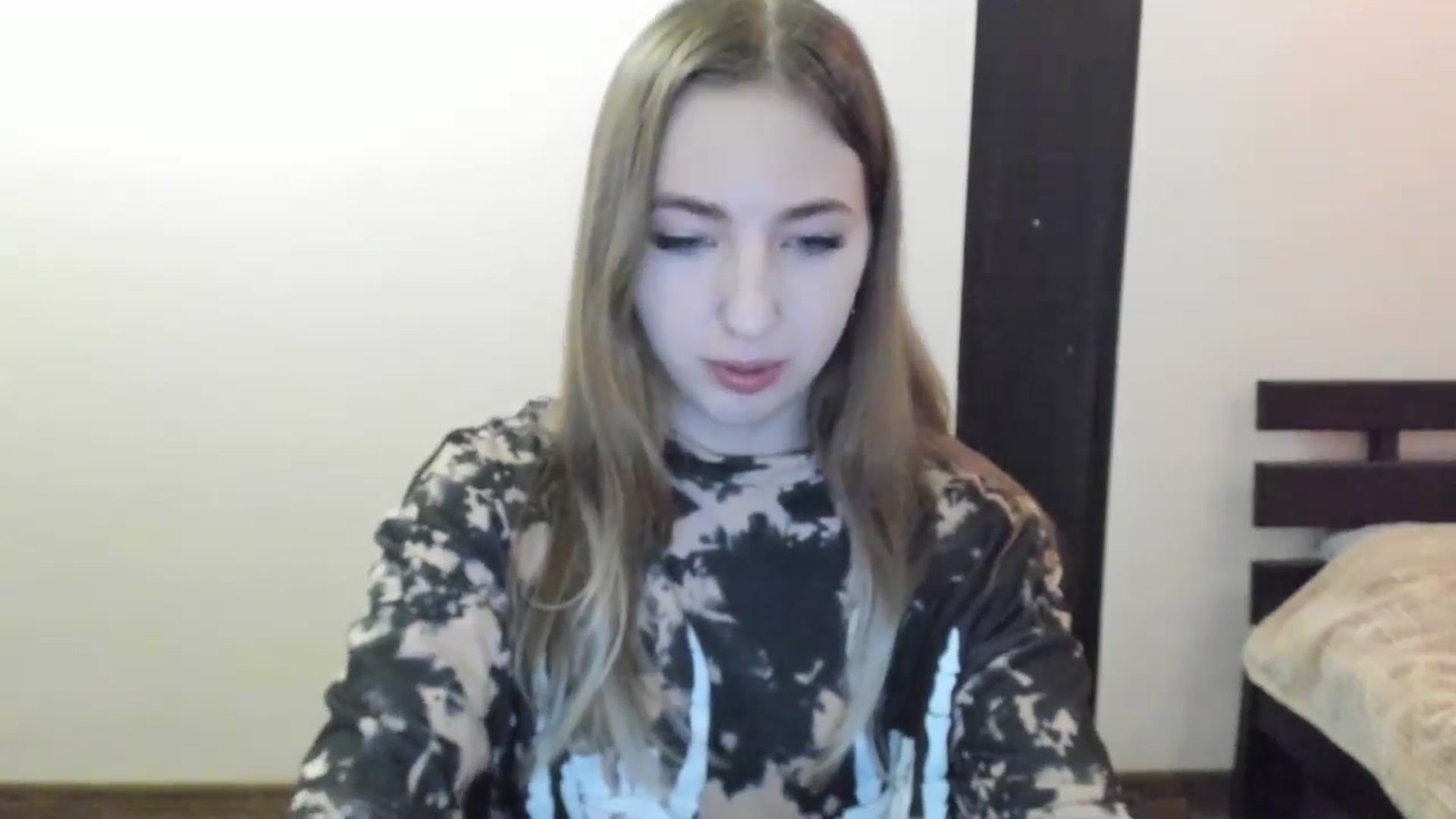 Gallery image thumbnail from Skyyyy's myfreecams stream on, 04/06/2024, 17:49 image 12 of 20