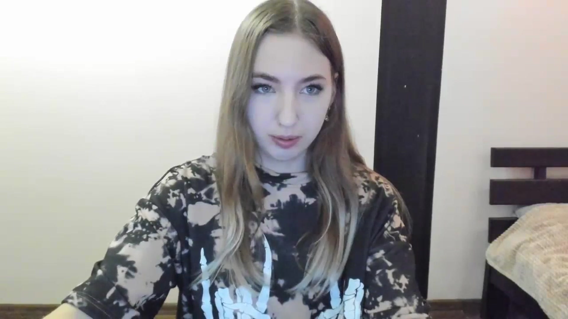 Gallery image thumbnail from Skyyyy's myfreecams stream on, 04/06/2024, 17:49 image 7 of 20