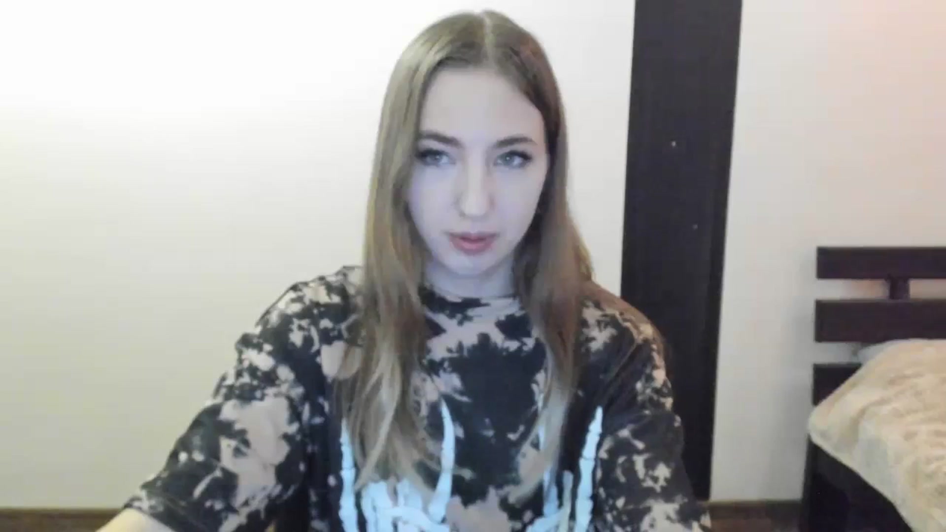 Gallery image thumbnail from Skyyyy's myfreecams stream on, 04/06/2024, 17:49 image 14 of 20