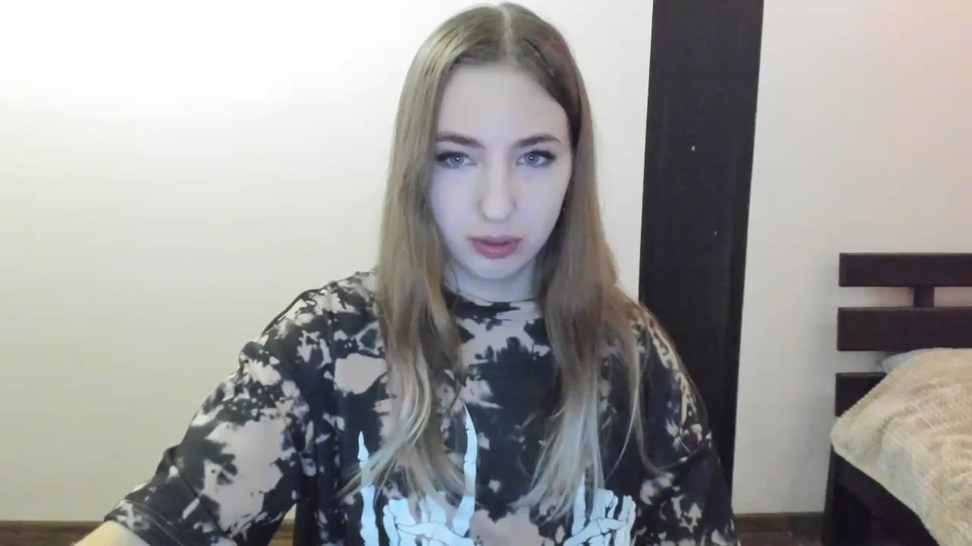 Gallery image thumbnail from Skyyyy's myfreecams stream on, 04/06/2024, 17:49 image 9 of 20