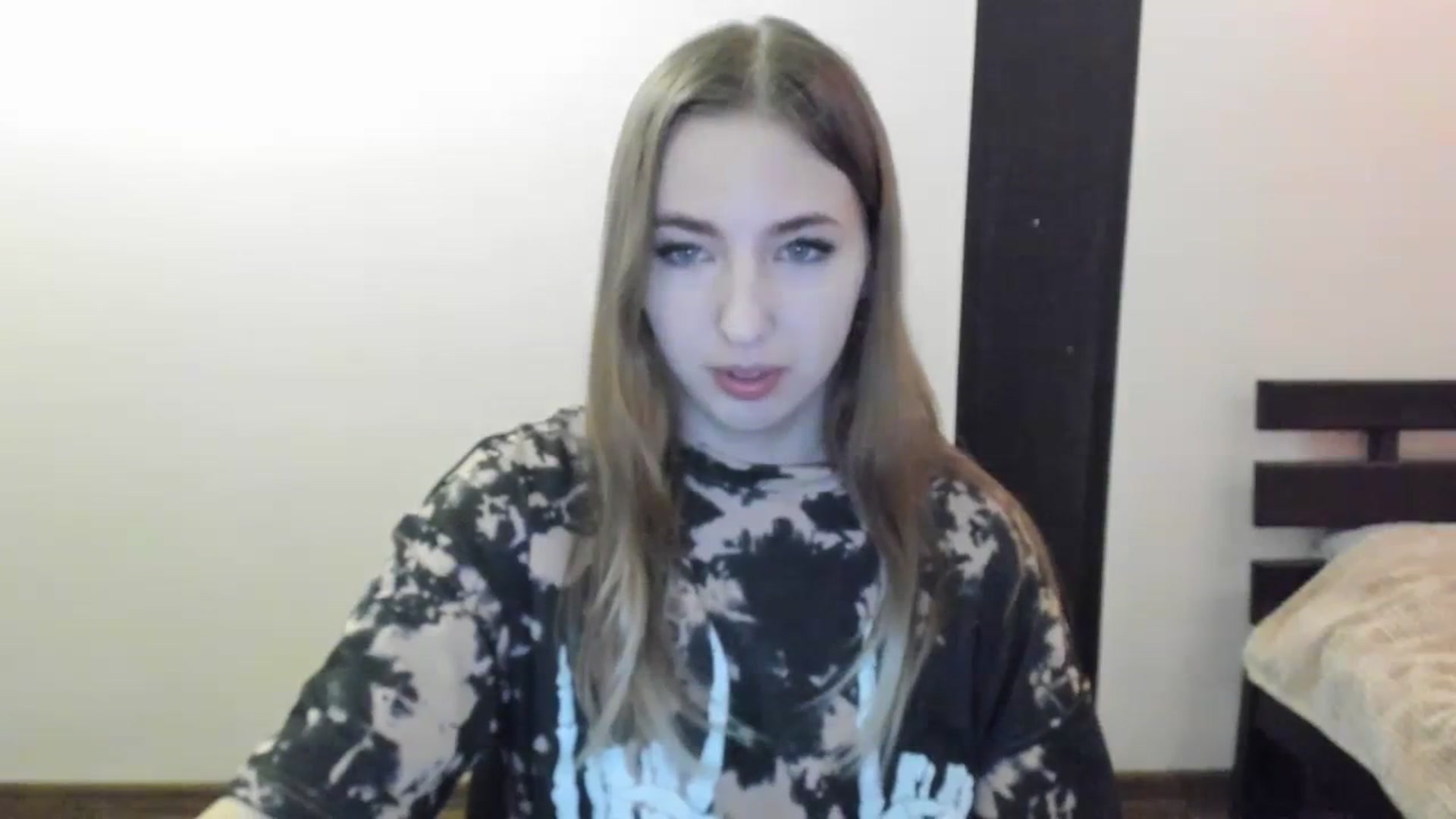 Gallery image thumbnail from Skyyyy's myfreecams stream on, 04/06/2024, 17:49 image 15 of 20