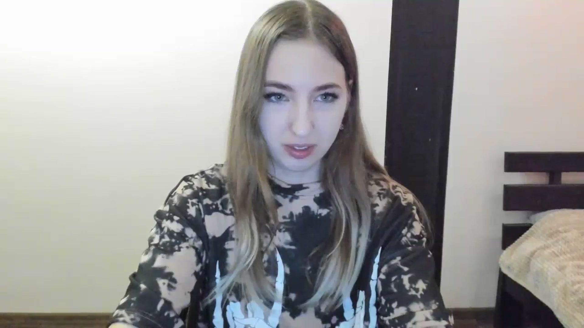 Gallery image thumbnail from Skyyyy's myfreecams stream on, 04/06/2024, 17:49 image 8 of 20