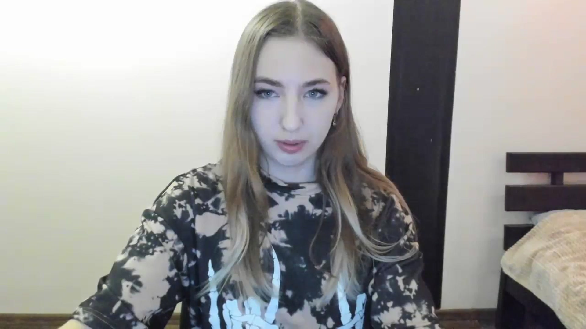 Gallery image thumbnail from Skyyyy's myfreecams stream on, 04/06/2024, 17:49 image 4 of 20