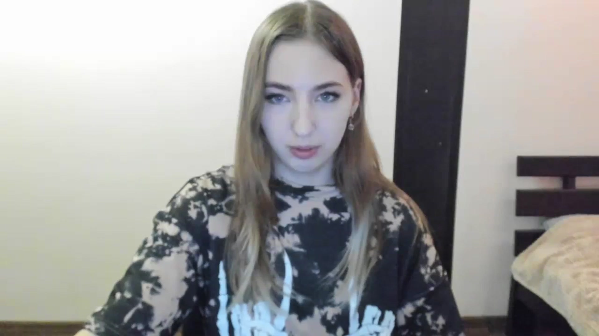 Gallery image thumbnail from Skyyyy's myfreecams stream on, 04/06/2024, 17:49 image 17 of 20