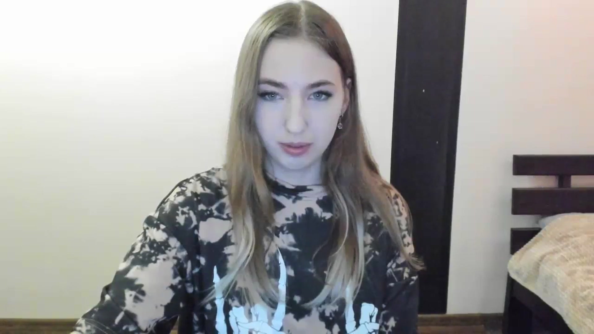 Gallery image thumbnail from Skyyyy's myfreecams stream on, 04/06/2024, 17:49 image 6 of 20