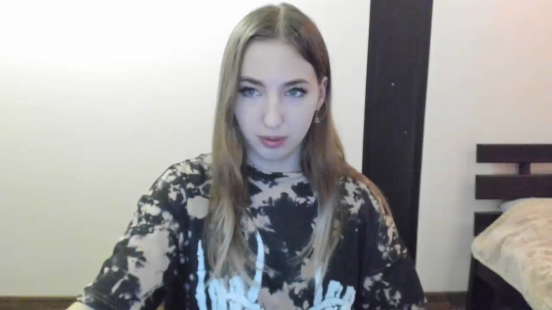 Gallery image thumbnail from Skyyyy's myfreecams stream on, 04/06/2024, 17:49 image 19 of 20