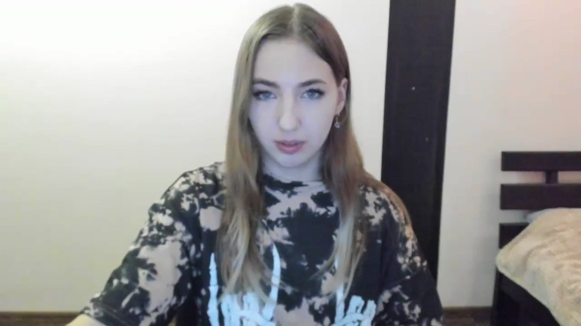 Gallery image thumbnail from Skyyyy's myfreecams stream on, 04/06/2024, 17:49 image 18 of 20