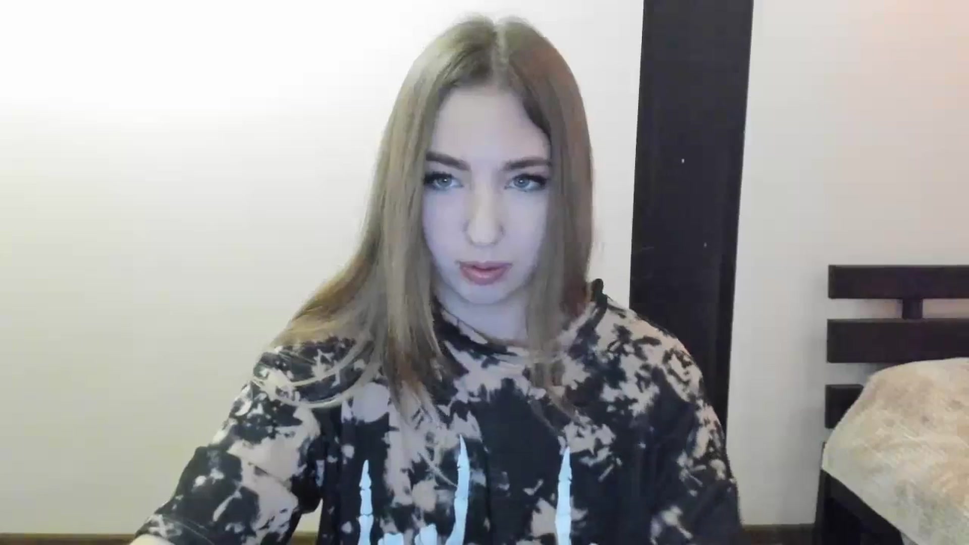 Gallery image thumbnail from Skyyyy's myfreecams stream on, 04/07/2024, 16:49 image 13 of 20
