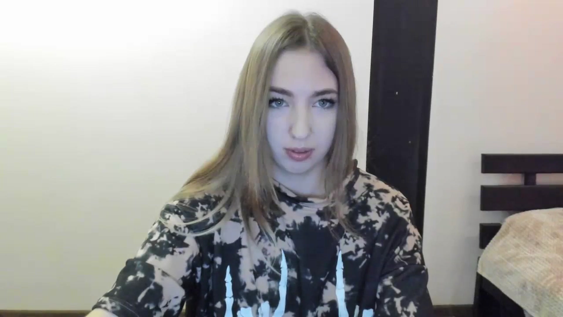 Gallery image thumbnail from Skyyyy's myfreecams stream on, 04/07/2024, 16:49 image 14 of 20