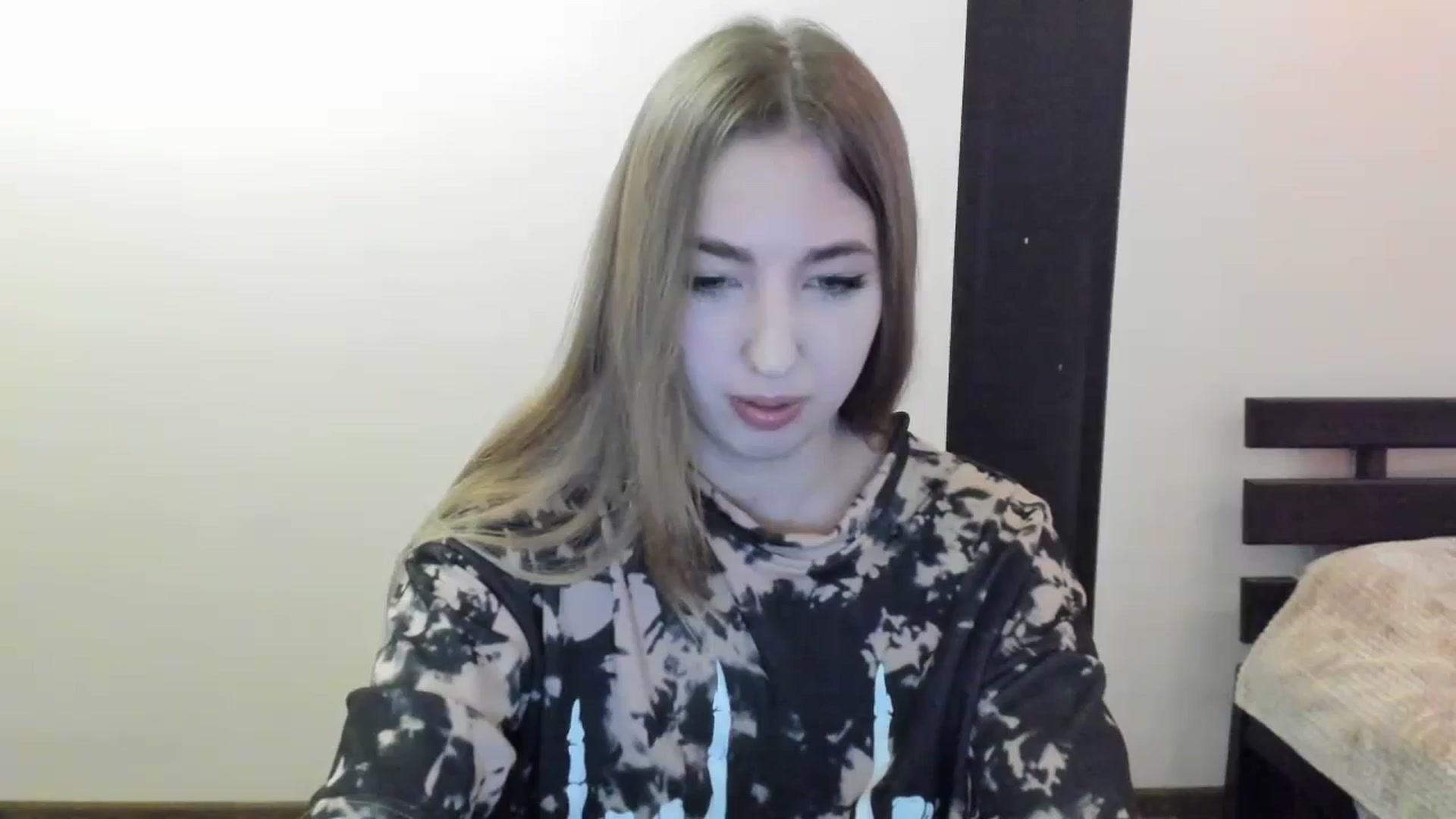 Gallery image thumbnail from Skyyyy's myfreecams stream on, 04/07/2024, 16:49 image 3 of 20
