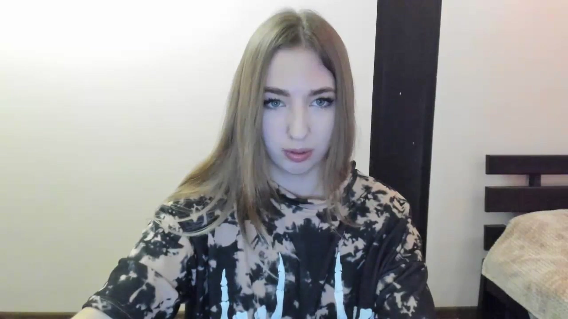 Gallery image thumbnail from Skyyyy's myfreecams stream on, 04/07/2024, 16:49 image 12 of 20