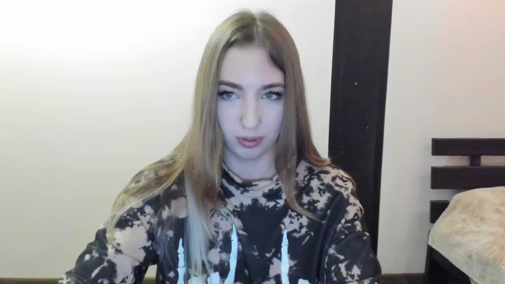 Gallery image thumbnail from Skyyyy's myfreecams stream on, 04/07/2024, 18:28 image 13 of 20