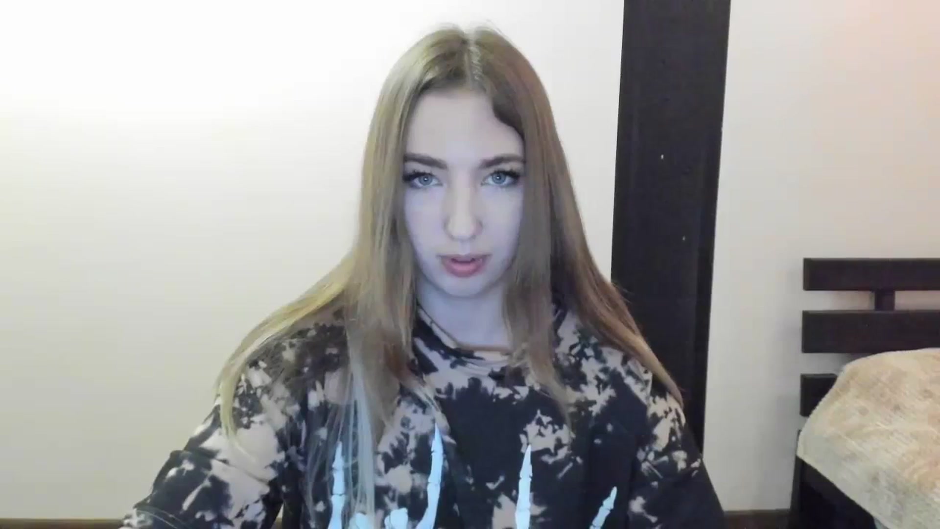Gallery image thumbnail from Skyyyy's myfreecams stream on, 04/07/2024, 18:28 image 8 of 20