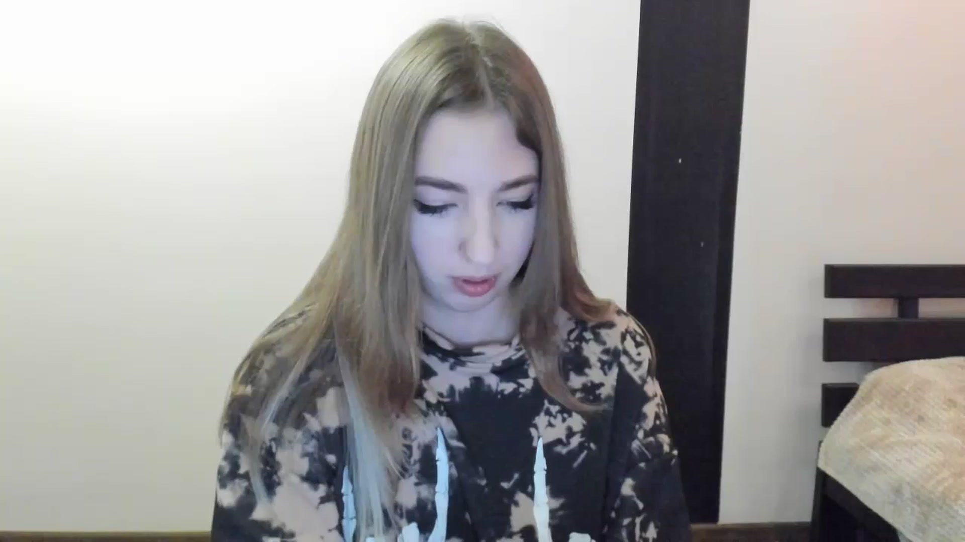 Gallery image thumbnail from Skyyyy's myfreecams stream on, 04/07/2024, 18:28 image 12 of 20