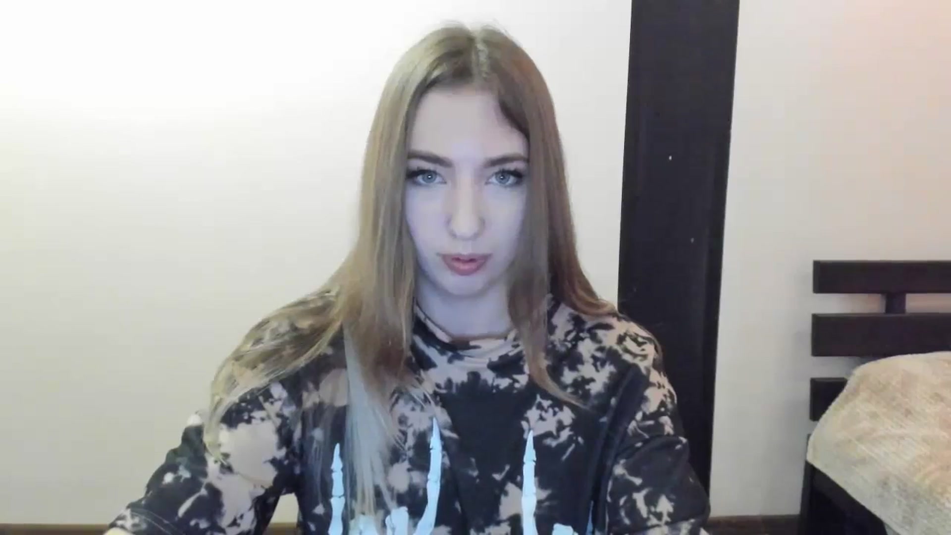 Gallery image thumbnail from Skyyyy's myfreecams stream on, 04/07/2024, 18:28 image 14 of 20