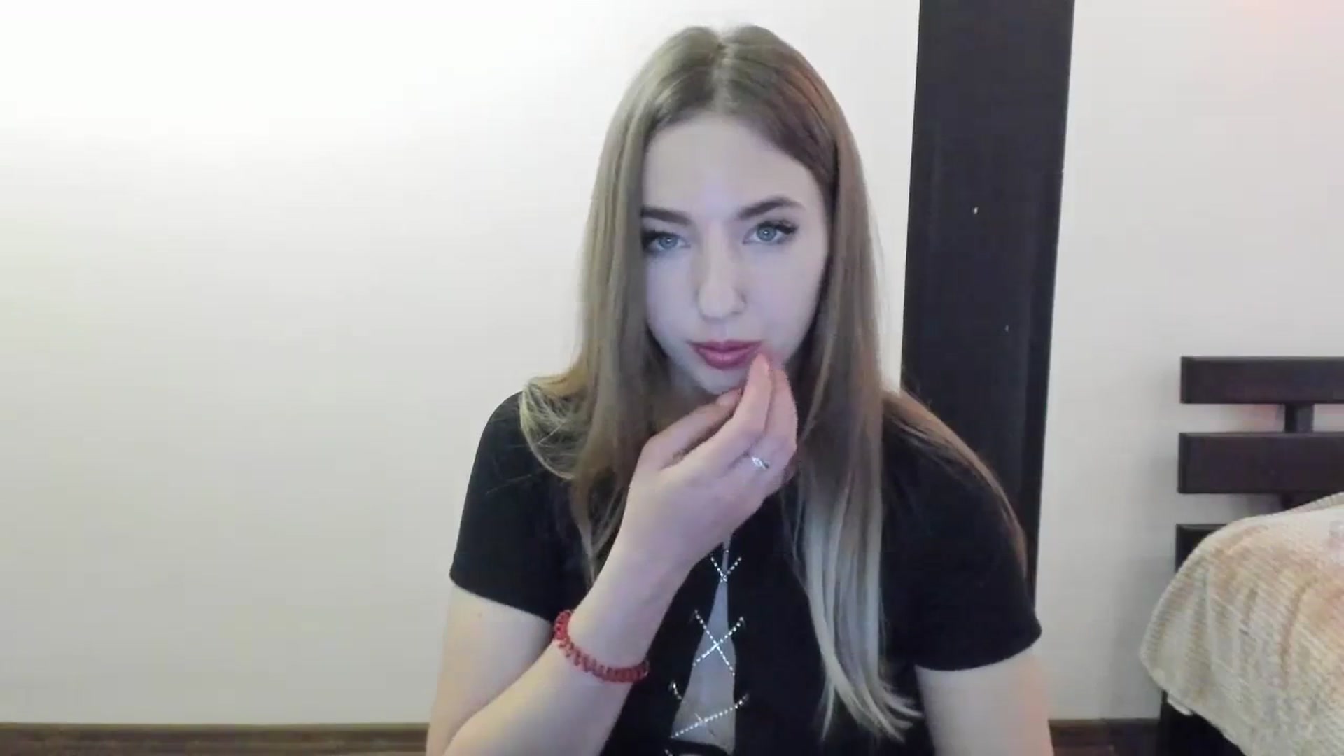 Gallery image thumbnail from Skyyyy's myfreecams stream on, 04/09/2024, 16:24 image 16 of 20