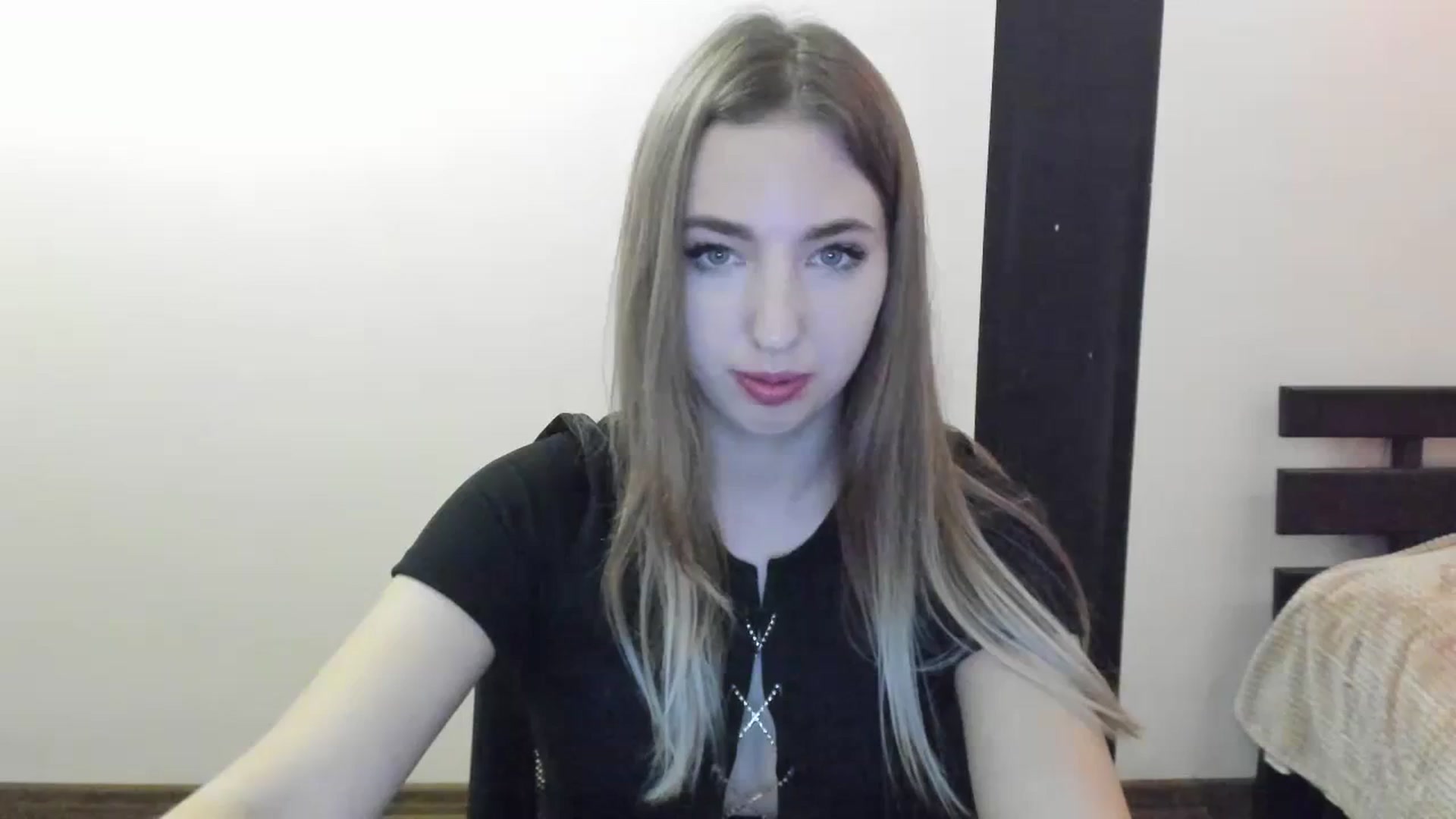 Gallery image thumbnail from Skyyyy's myfreecams stream on, 04/09/2024, 17:25 image 15 of 20