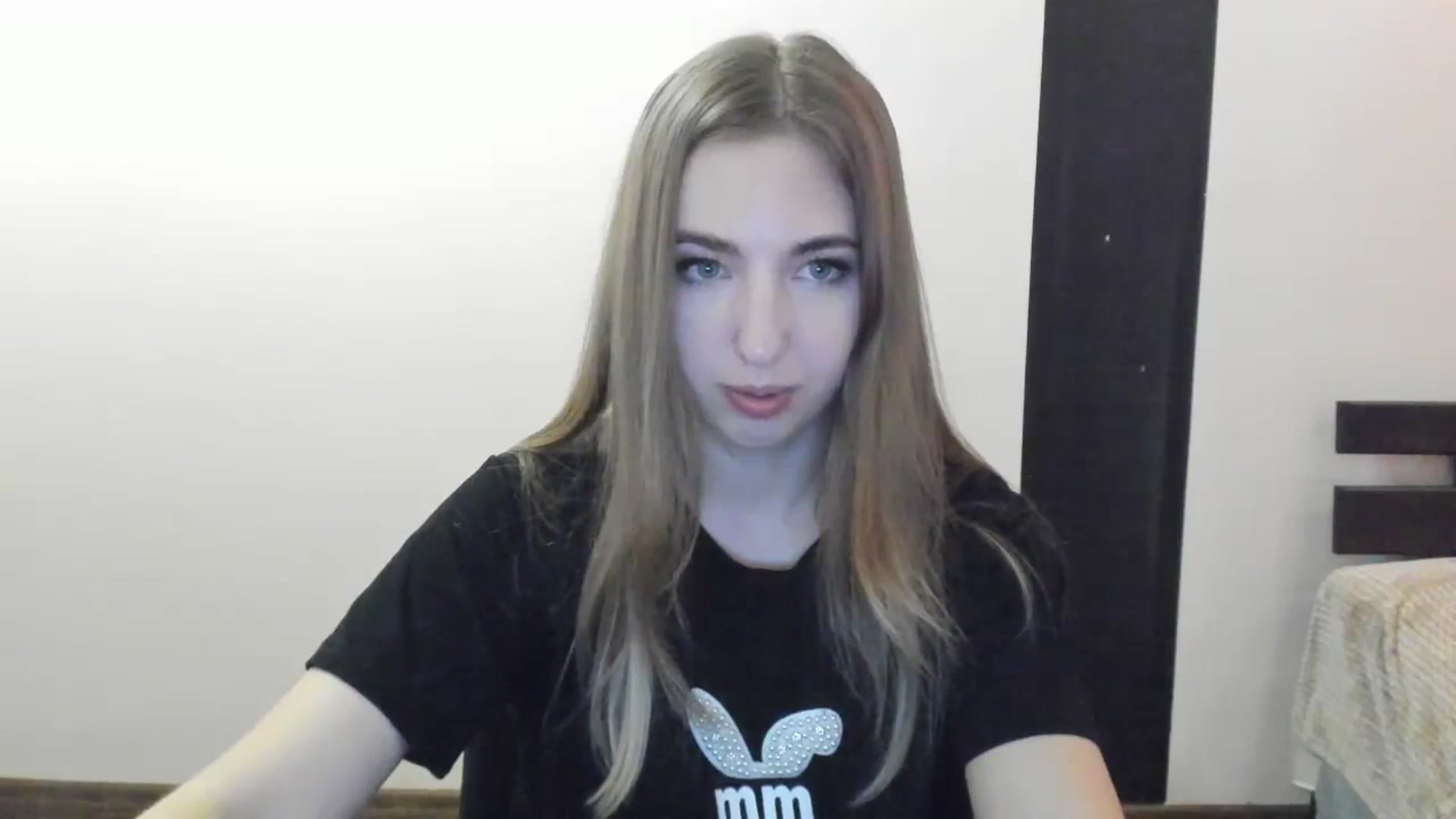 Gallery image thumbnail from Skyyyy's myfreecams stream on, 04/11/2024, 19:05 image 18 of 20