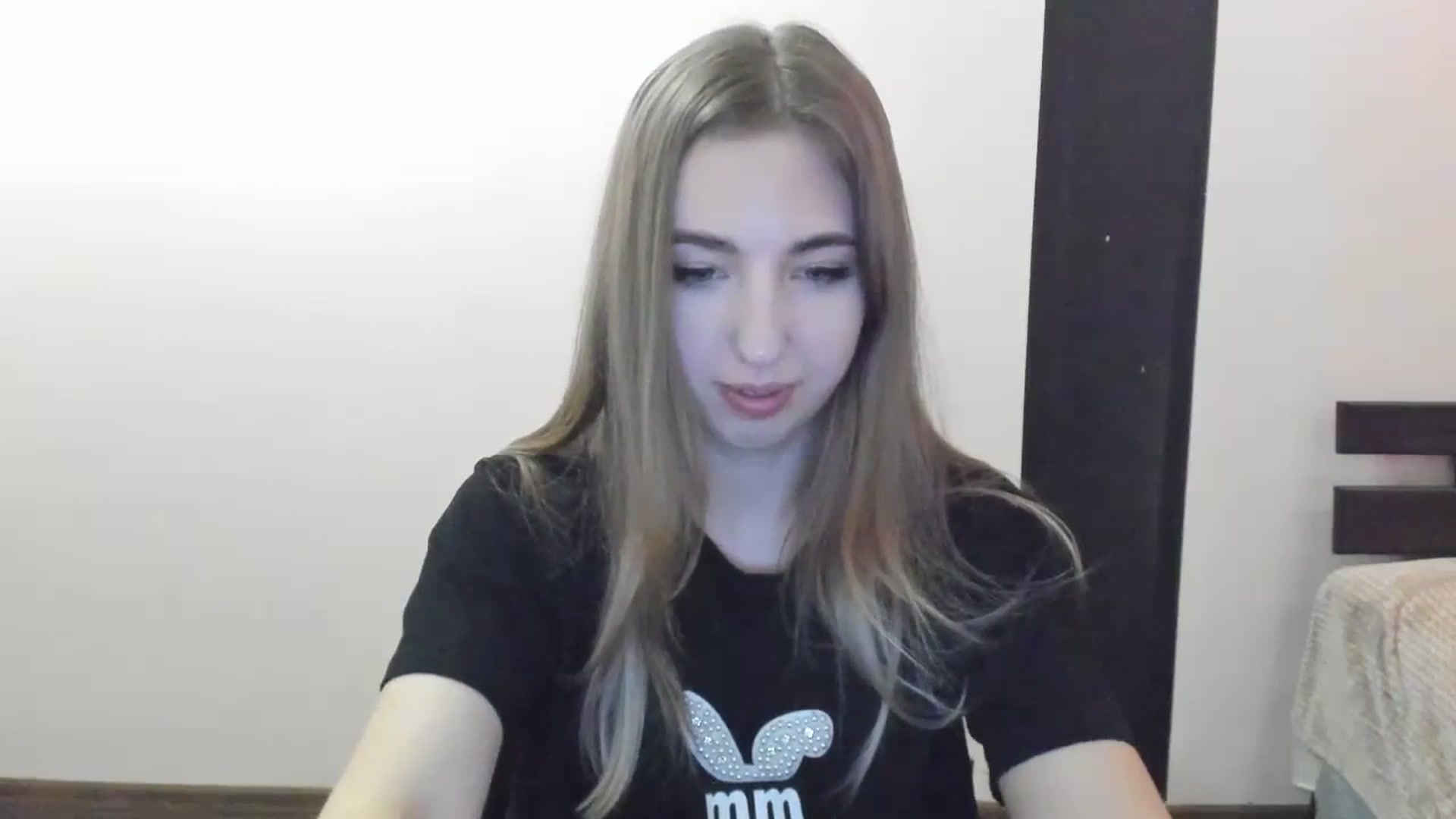 Gallery image thumbnail from Skyyyy's myfreecams stream on, 04/11/2024, 19:05 image 13 of 20