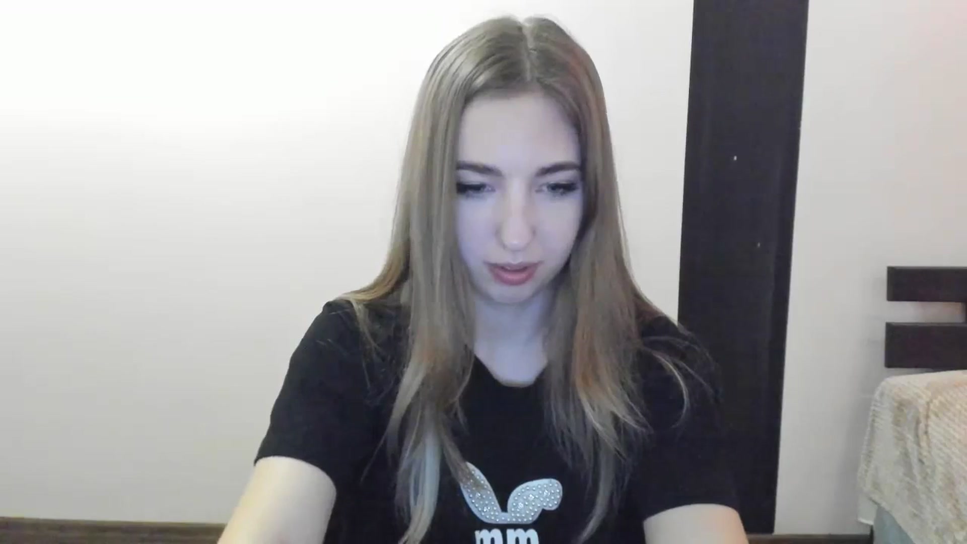 Gallery image thumbnail from Skyyyy's myfreecams stream on, 04/11/2024, 19:05 image 17 of 20
