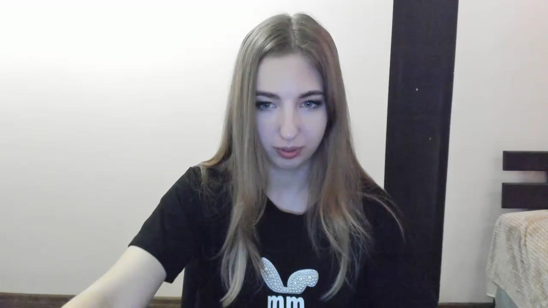 Gallery image thumbnail from Skyyyy's myfreecams stream on, 04/11/2024, 19:05 image 14 of 20