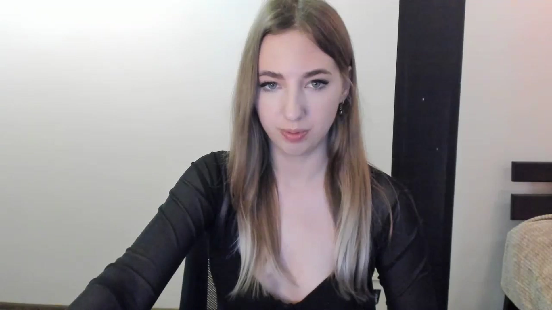 Gallery image thumbnail from Skyyyy's myfreecams stream on, 04/25/2024, 16:44 image 15 of 20