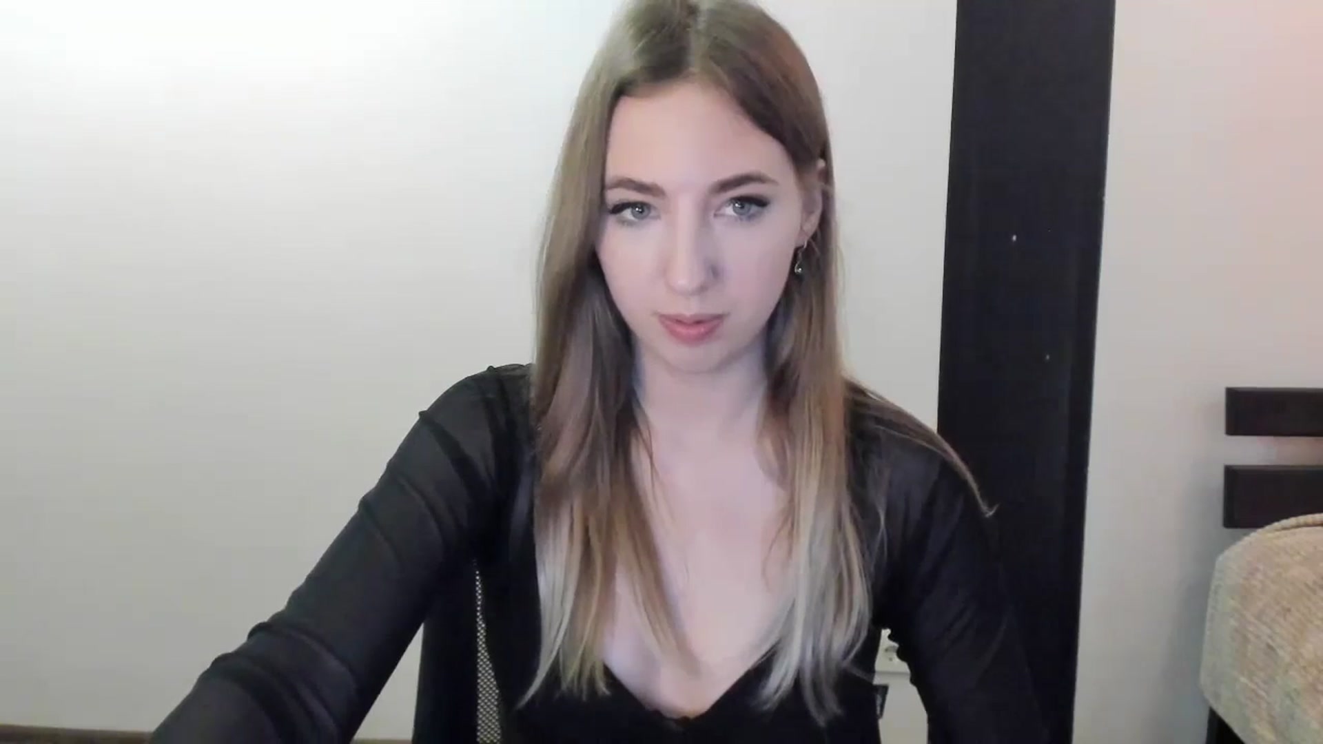Gallery image thumbnail from Skyyyy's myfreecams stream on, 04/25/2024, 16:44 image 8 of 20