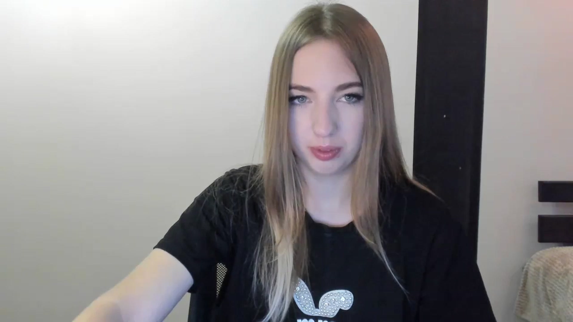 Gallery image thumbnail from Skyyyy's myfreecams stream on, 04/27/2024, 16:31 image 9 of 20