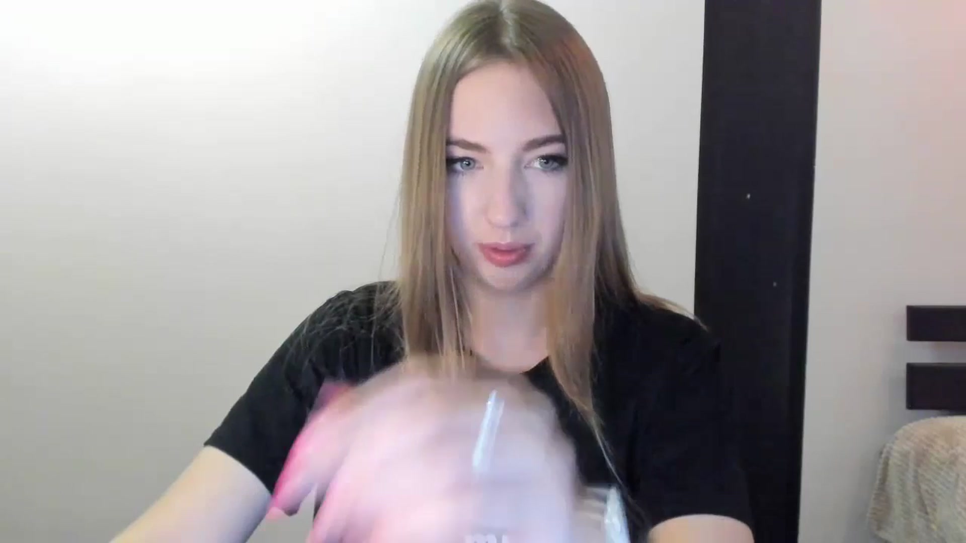 Gallery image thumbnail from Skyyyy's myfreecams stream on, 04/27/2024, 16:31 image 12 of 20