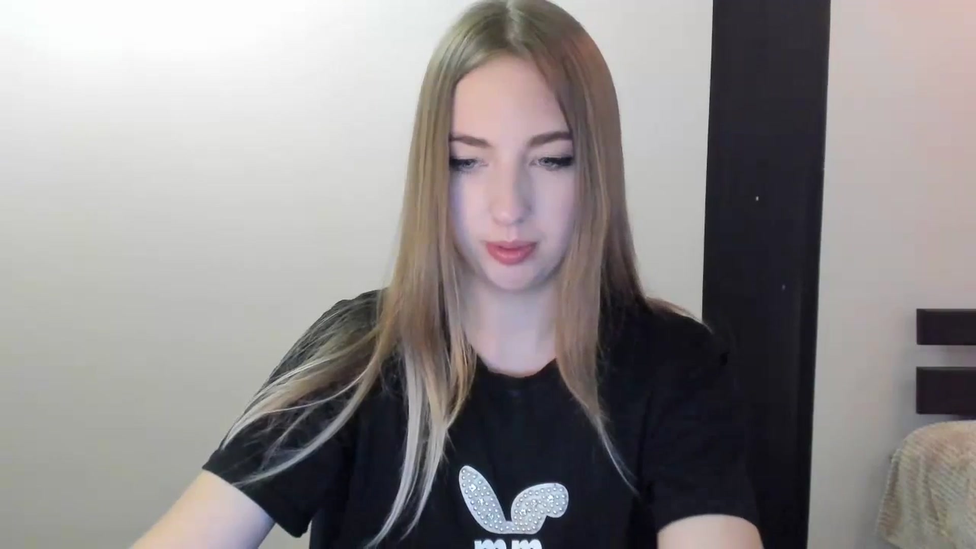Gallery image thumbnail from Skyyyy's myfreecams stream on, 04/27/2024, 16:31 image 13 of 20