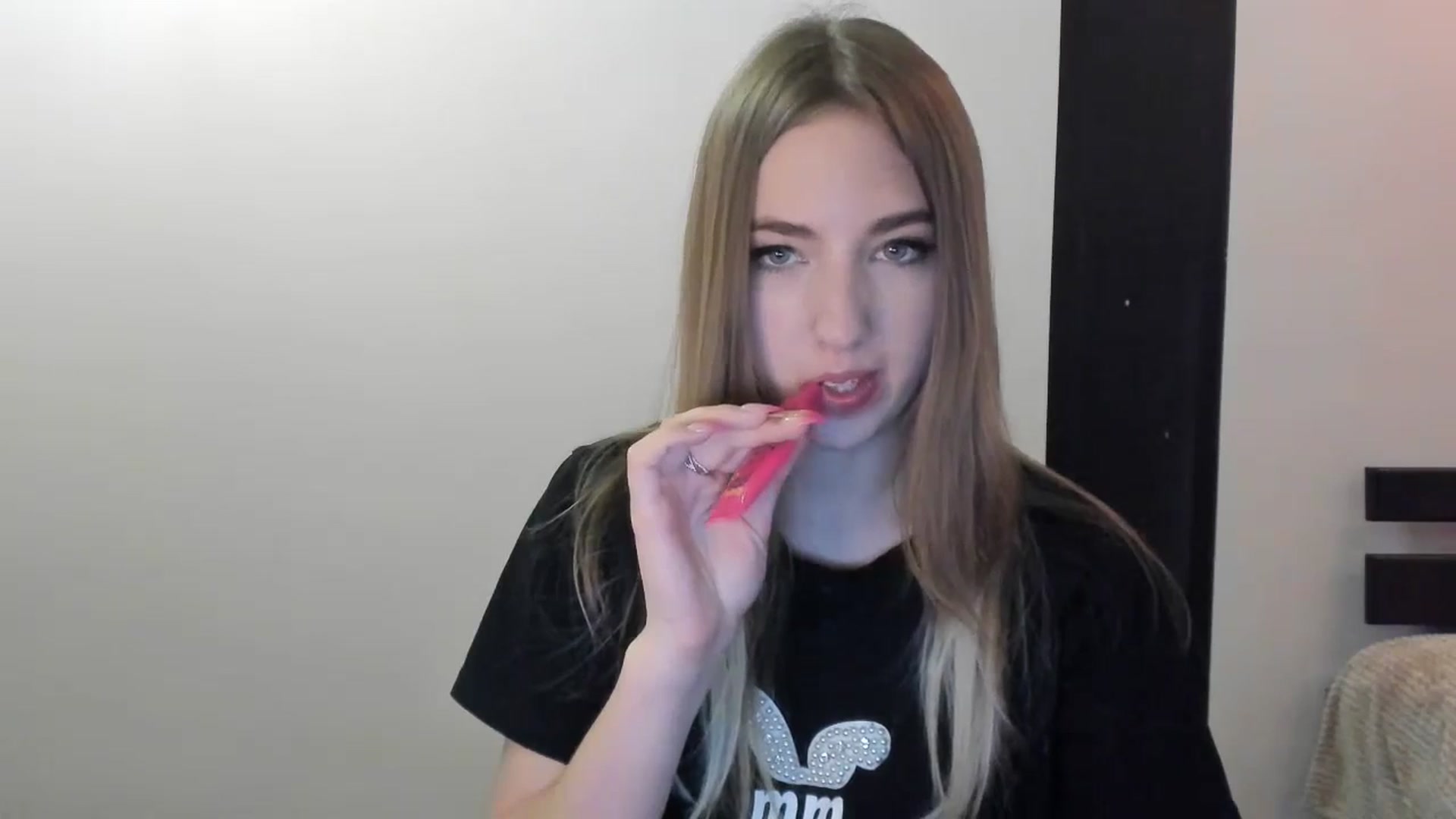 Gallery image thumbnail from Skyyyy's myfreecams stream on, 04/27/2024, 16:31 image 20 of 20