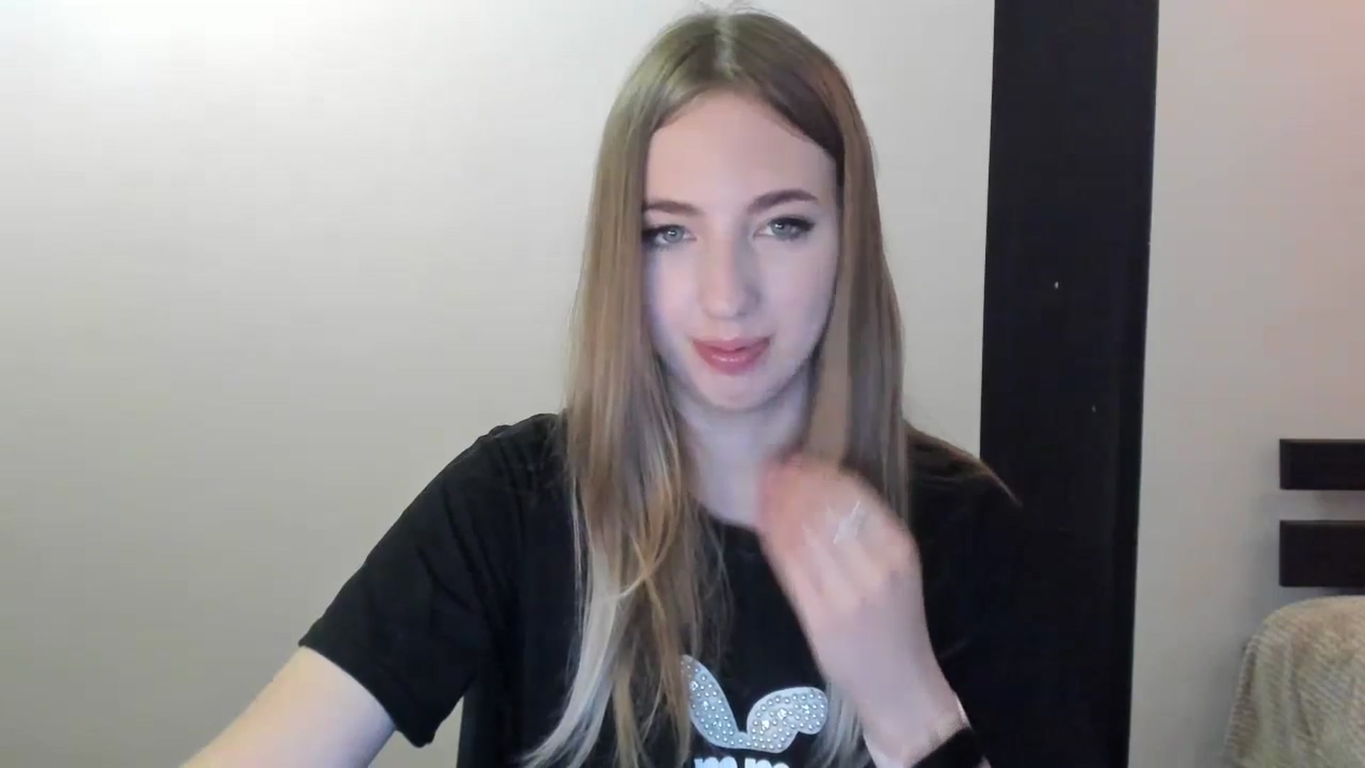 Gallery image thumbnail from Skyyyy's myfreecams stream on, 04/27/2024, 17:09 image 19 of 20