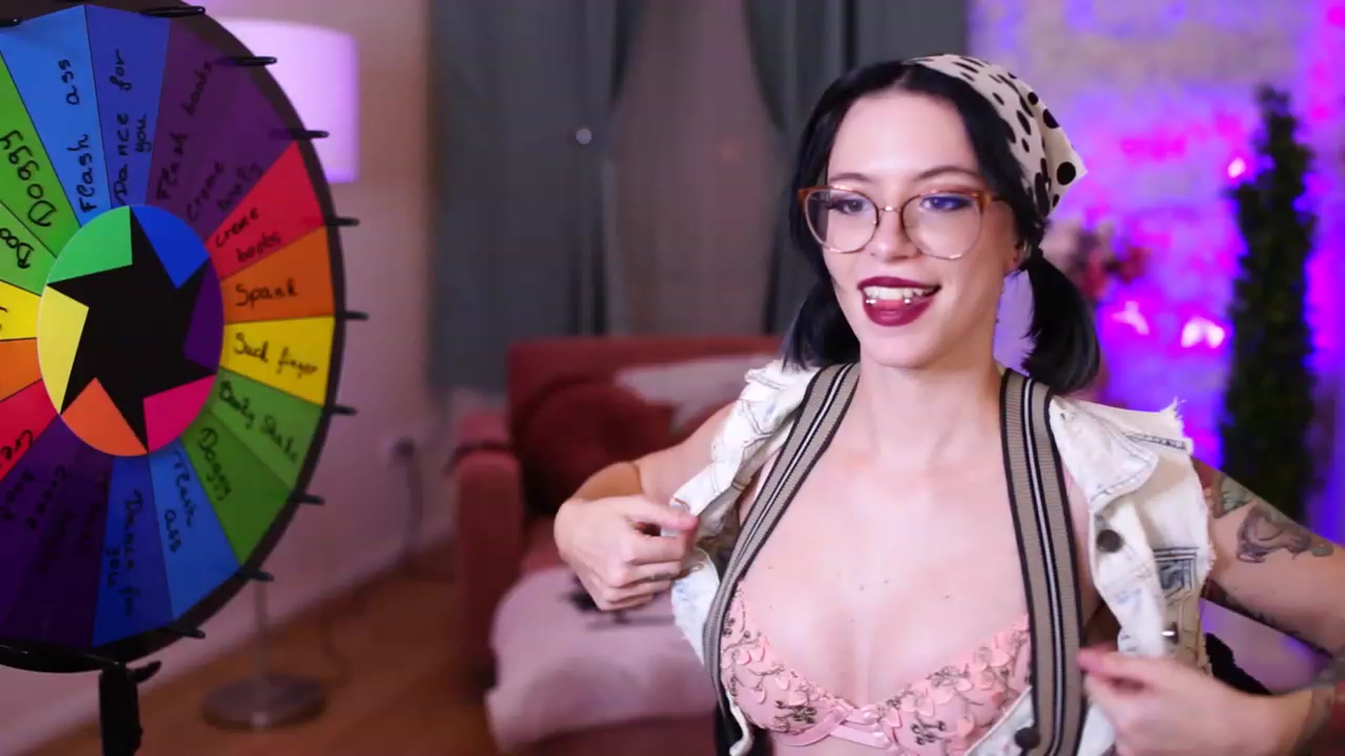 Gallery image thumbnail from Slamodo's myfreecams stream on, 11/17/2022, 20:19 image 4 of 20