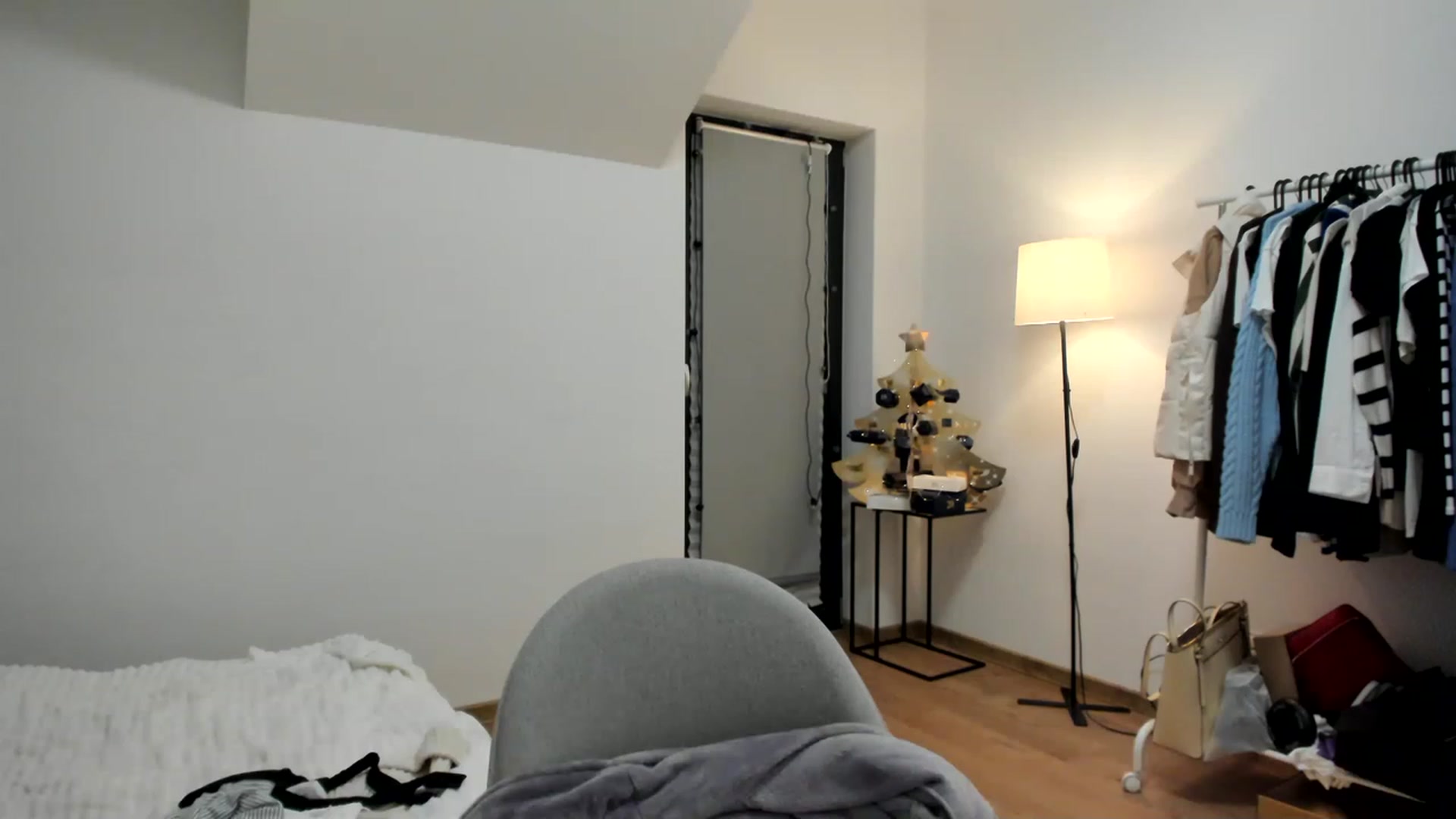 Gallery image thumbnail from SleepLateClub's myfreecams stream on, 12/08/2022, 22:31 image 12 of 20