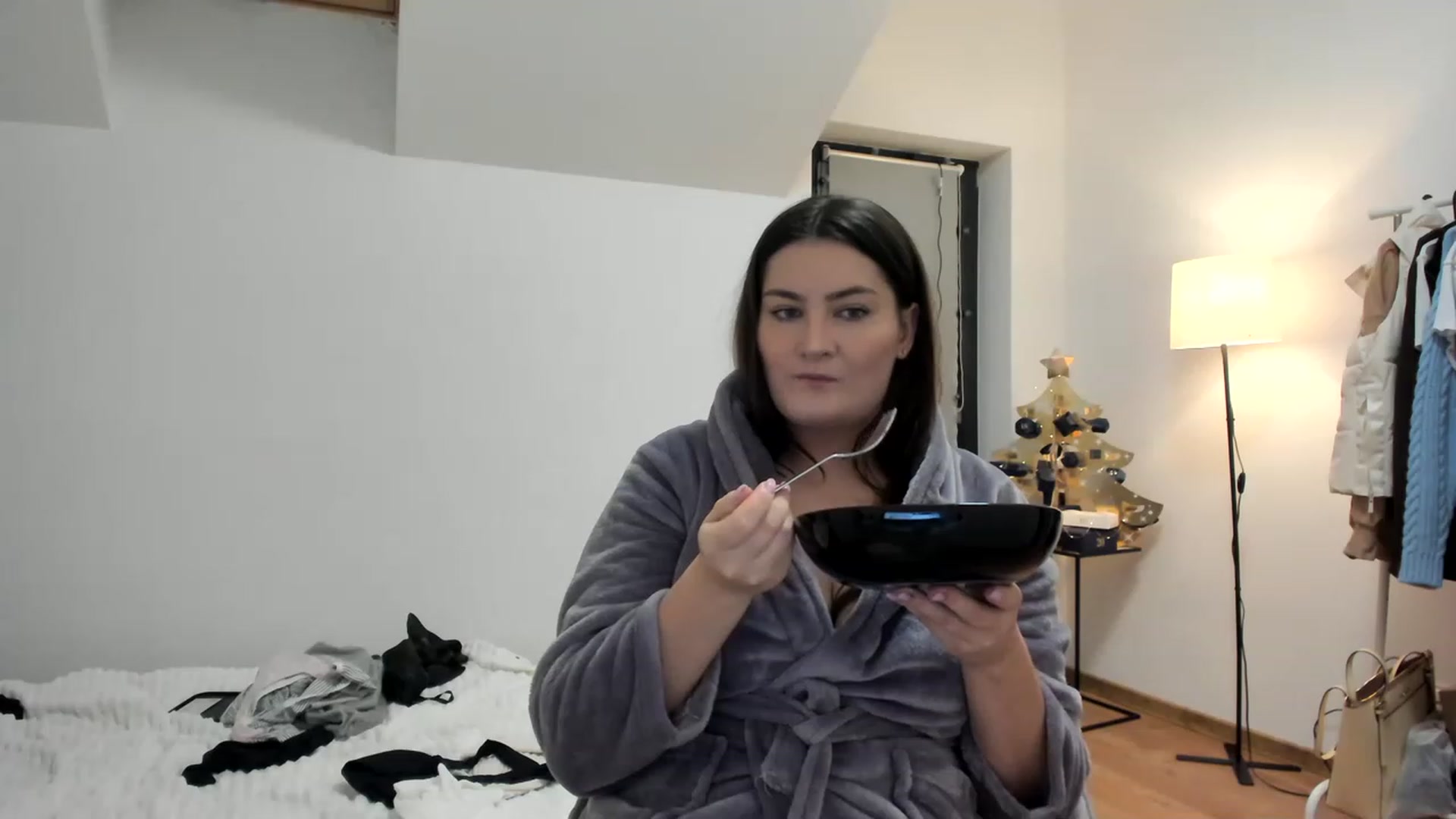 Gallery image thumbnail from SleepLateClub's myfreecams stream on, 12/09/2022, 24:10 image 9 of 20