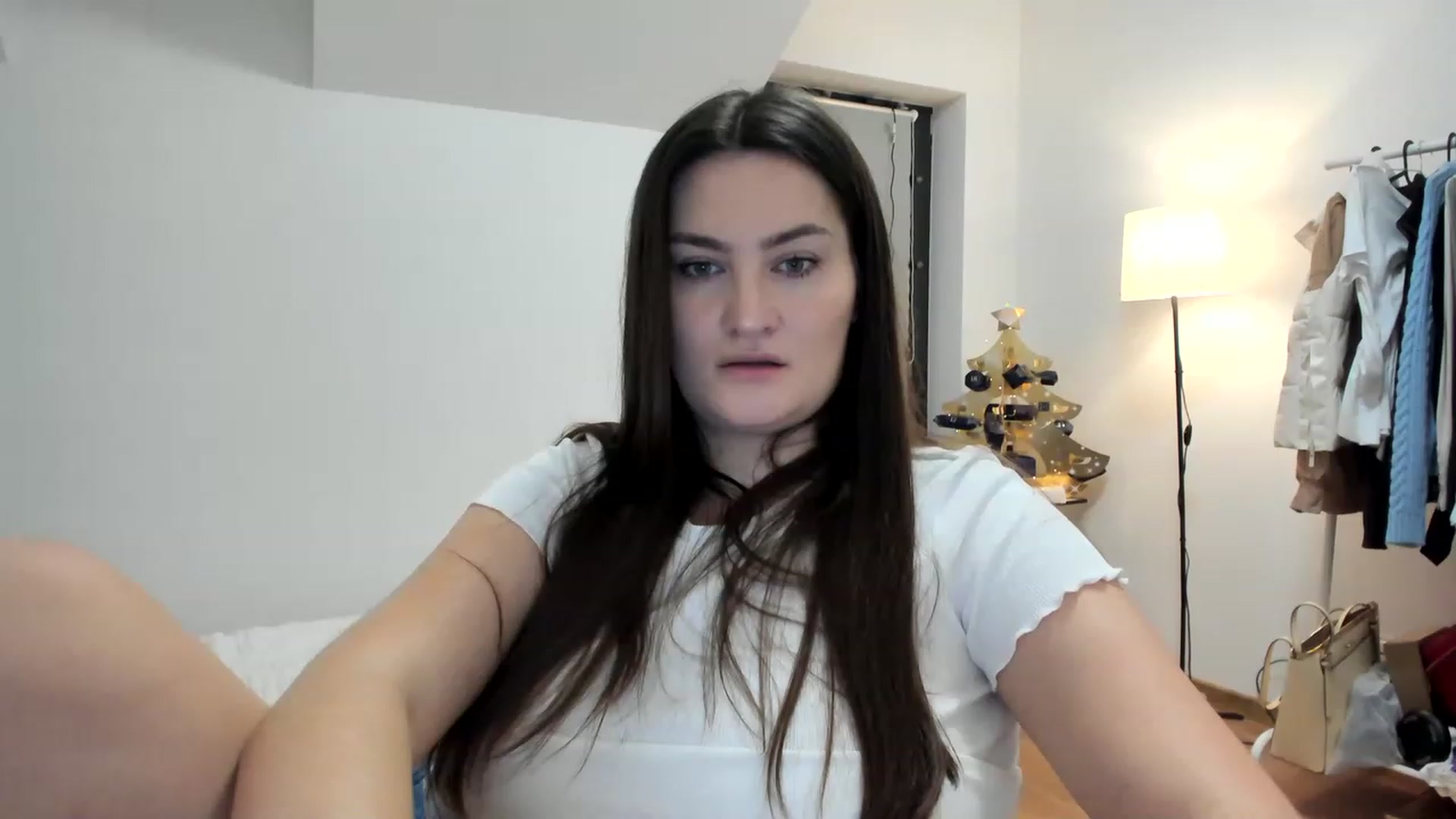 Gallery image thumbnail from SleepLateClub's myfreecams stream on, 12/12/2022, 24:00 image 14 of 20