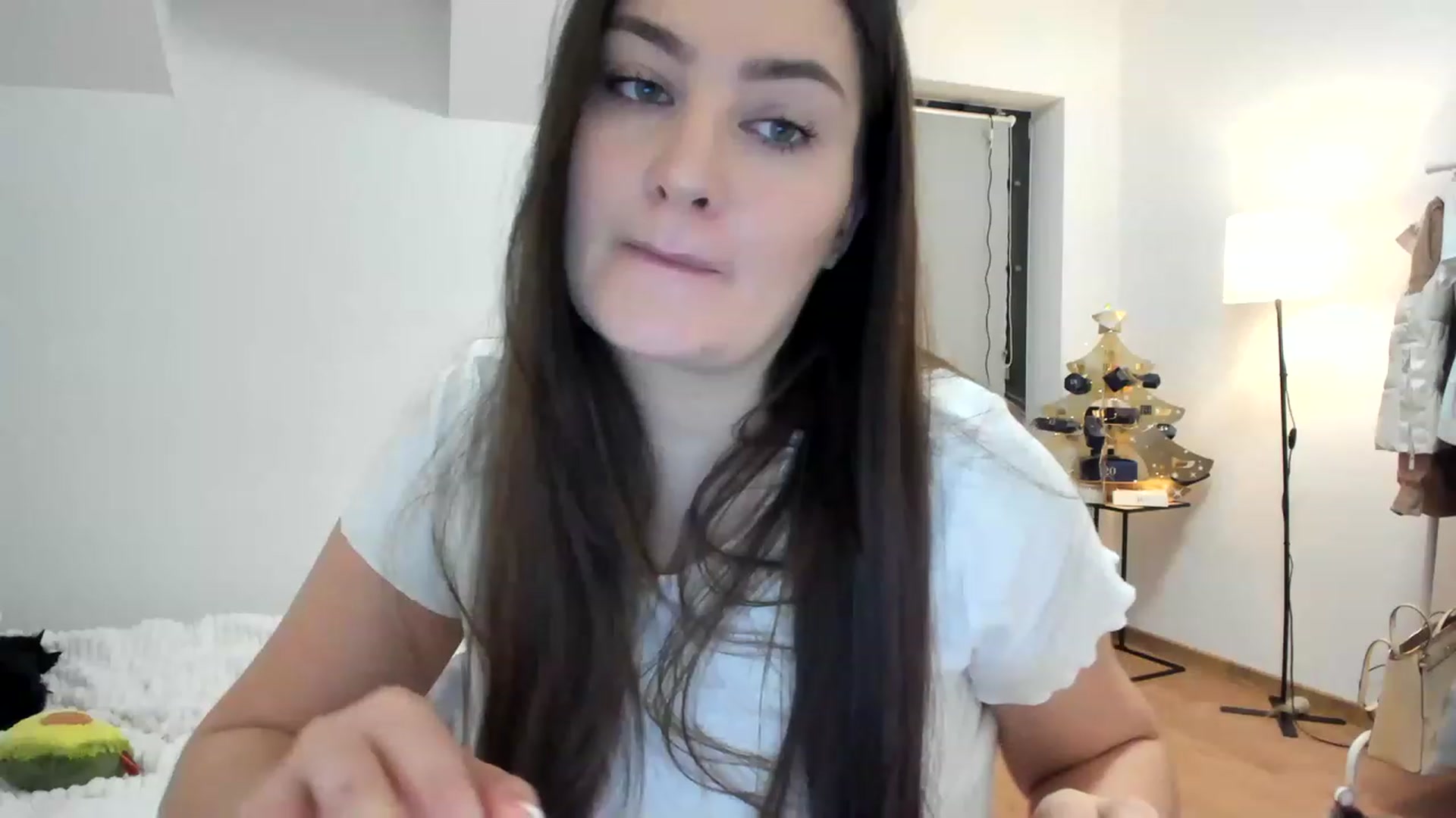 Gallery image thumbnail from SleepLateClub's myfreecams stream on, 12/12/2022, 24:00 image 12 of 20