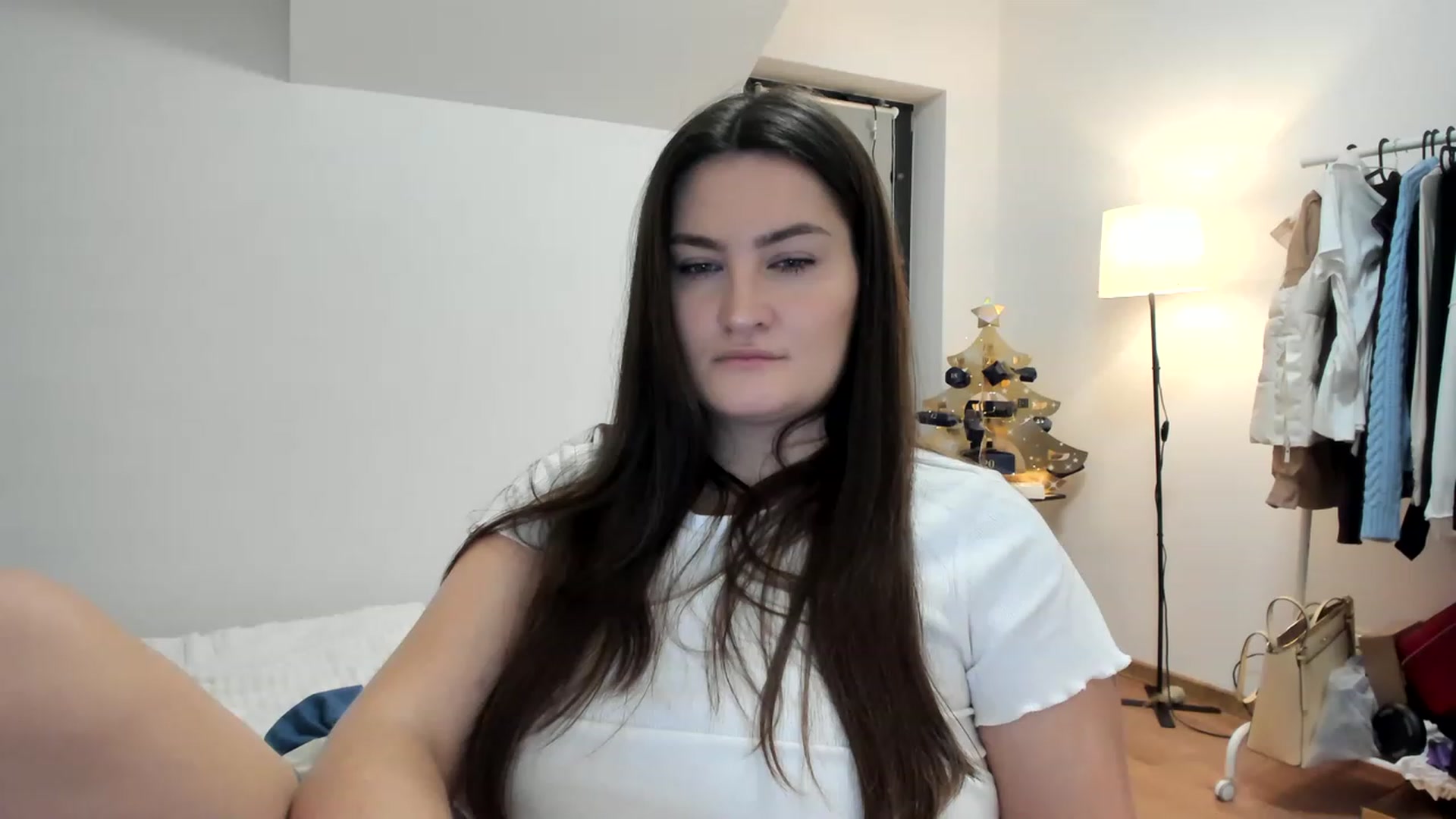 Gallery image thumbnail from SleepLateClub's myfreecams stream on, 12/12/2022, 24:00 image 17 of 20