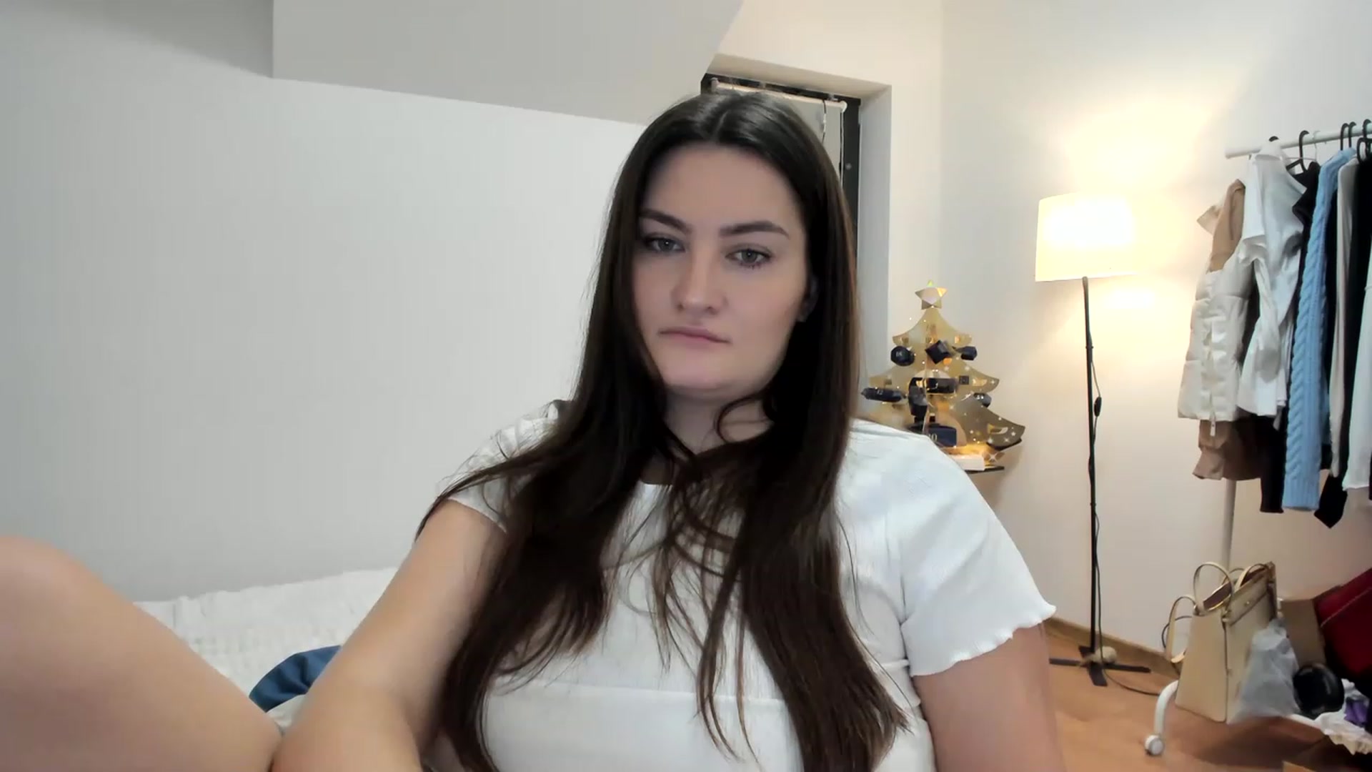 Gallery image thumbnail from SleepLateClub's myfreecams stream on, 12/12/2022, 24:00 image 16 of 20